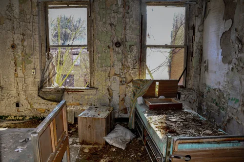 9430a49e025d6c96-NewYork-Asylum.jpg