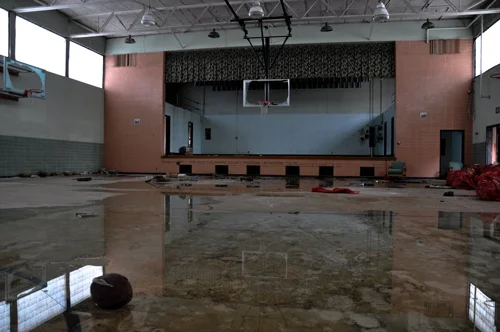 aced45a42fbad6e7-AbandonedSchool-AkronOH-2.jpg