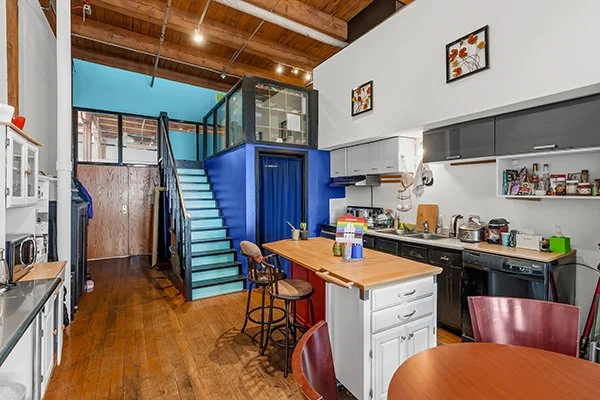 507-kitchen-entry-stairs-600.jpg