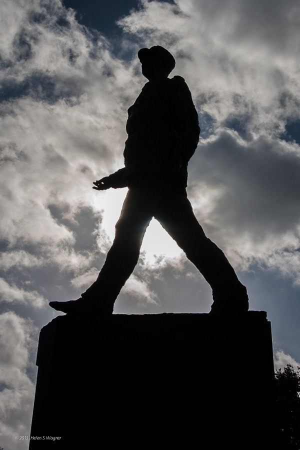 The silhouette of Charles de Gaulle reminds me of the great weeks spent in France.