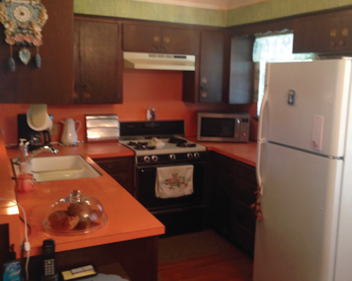 I couldn't wait to show you the pièce de résistance, so here it is. The kitchen in all its orange formica glory. Mind you, this home was built in the 60's... 