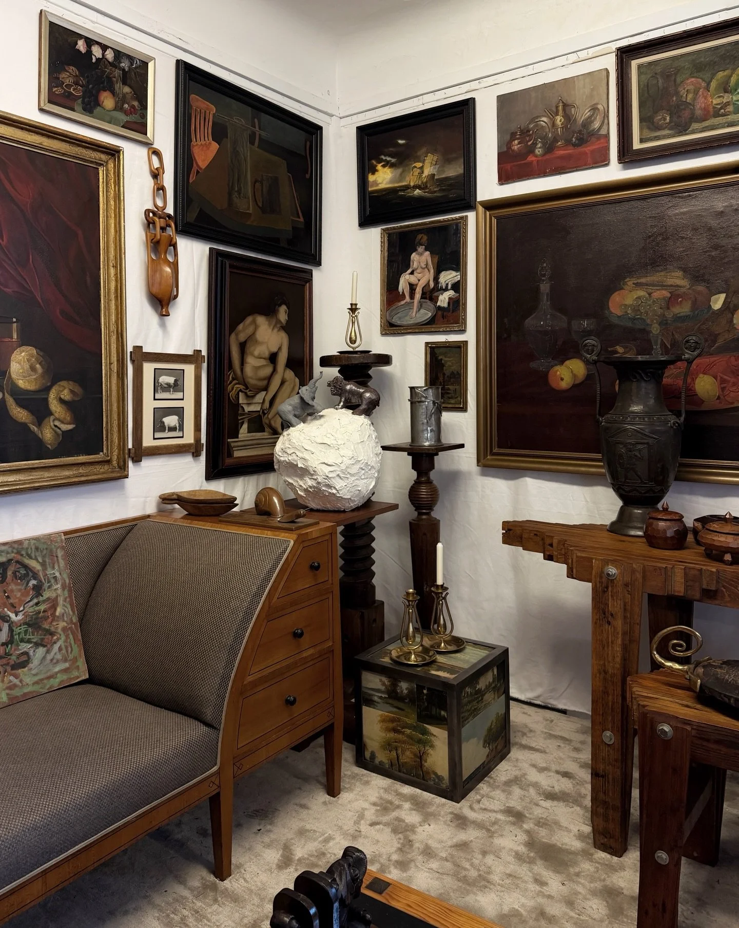 A favorite stomp from this past sourcing trip to Paris, @antoinebillore has a great eye.