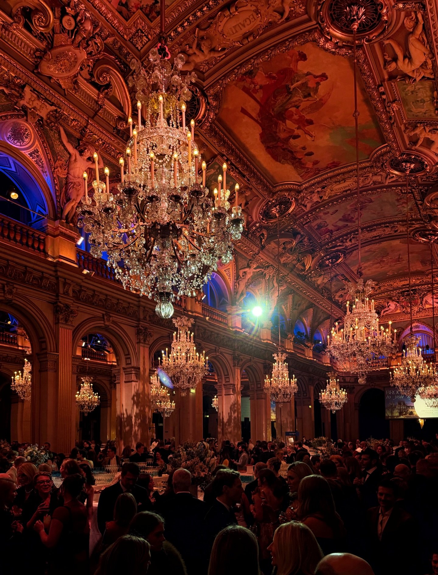 American Party in Paris, always a vibe 👌🏼