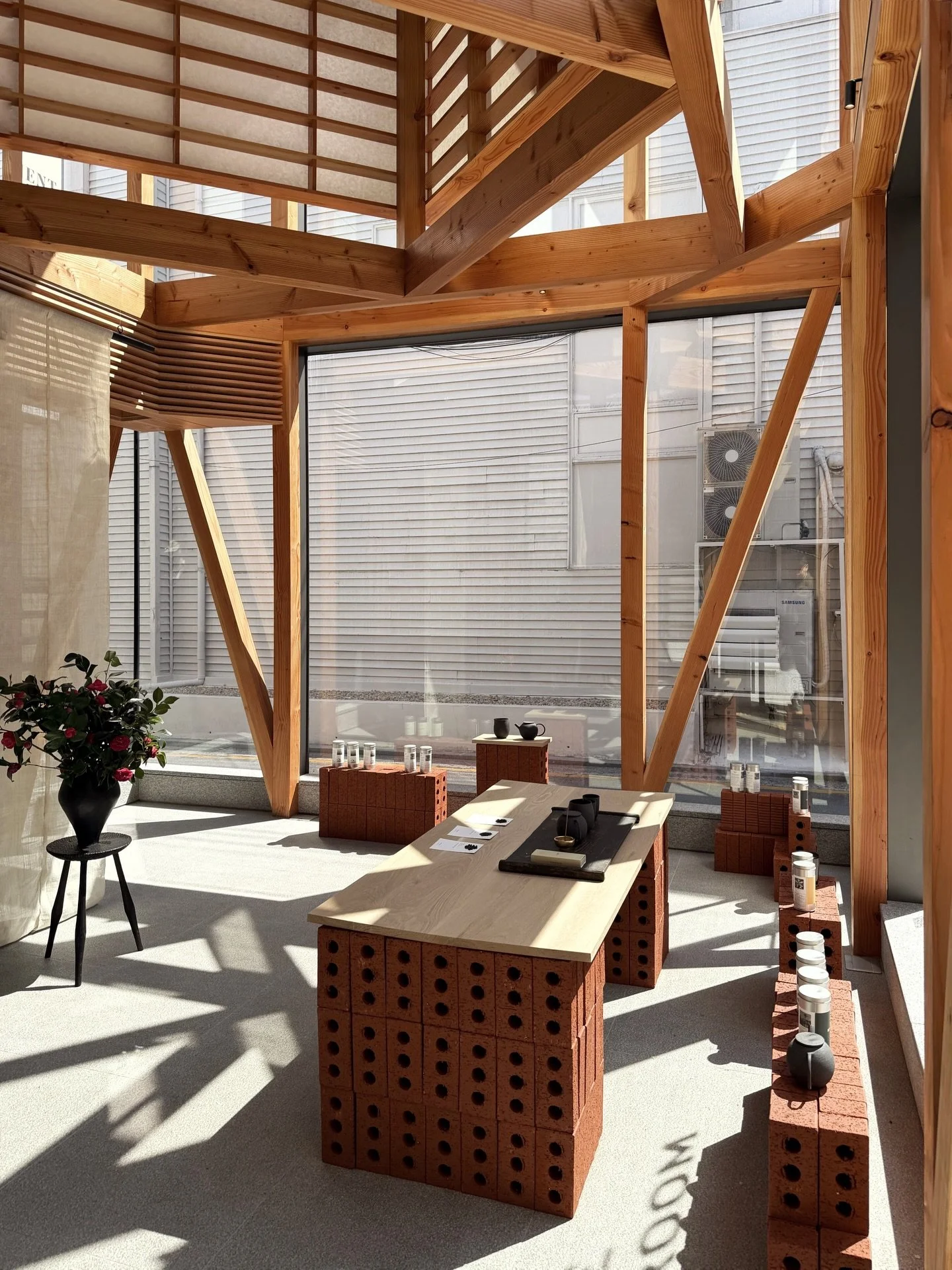 This light-filled tea room in Apgujeong is amazing.