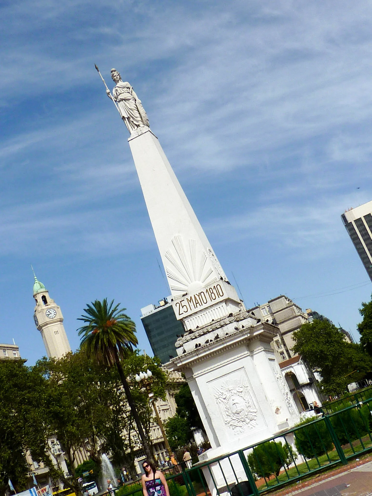  Piramide de Mayo en la Plaza de Mayo 