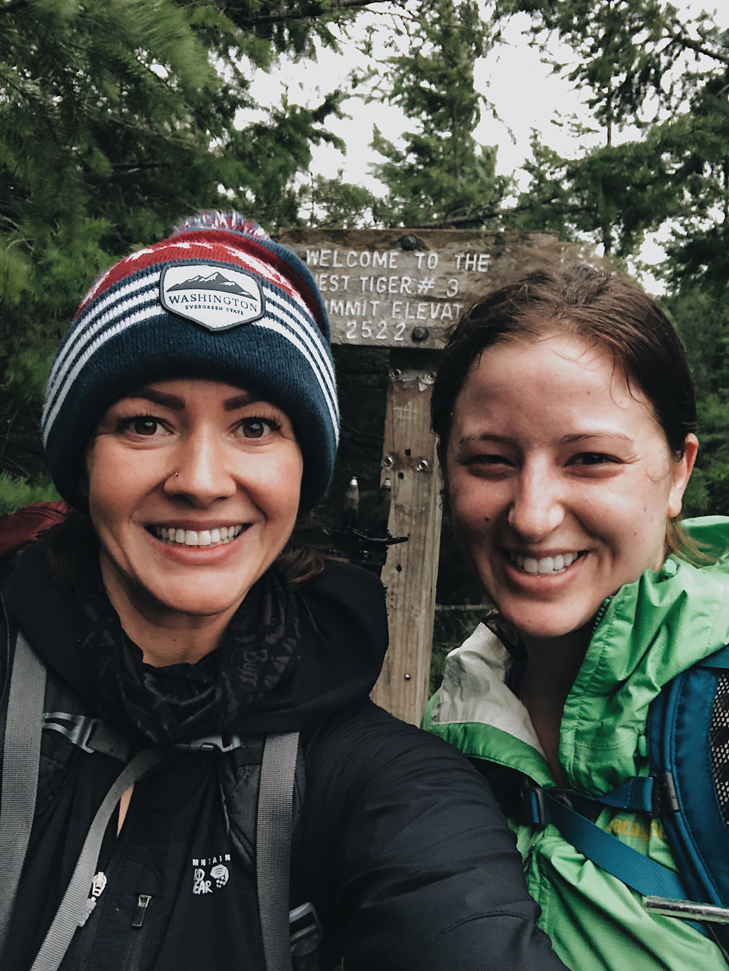  Mount Rainier wedding photographer, Jessi Cavey,&nbsp;hikes West Tiger Trail in Washington. 