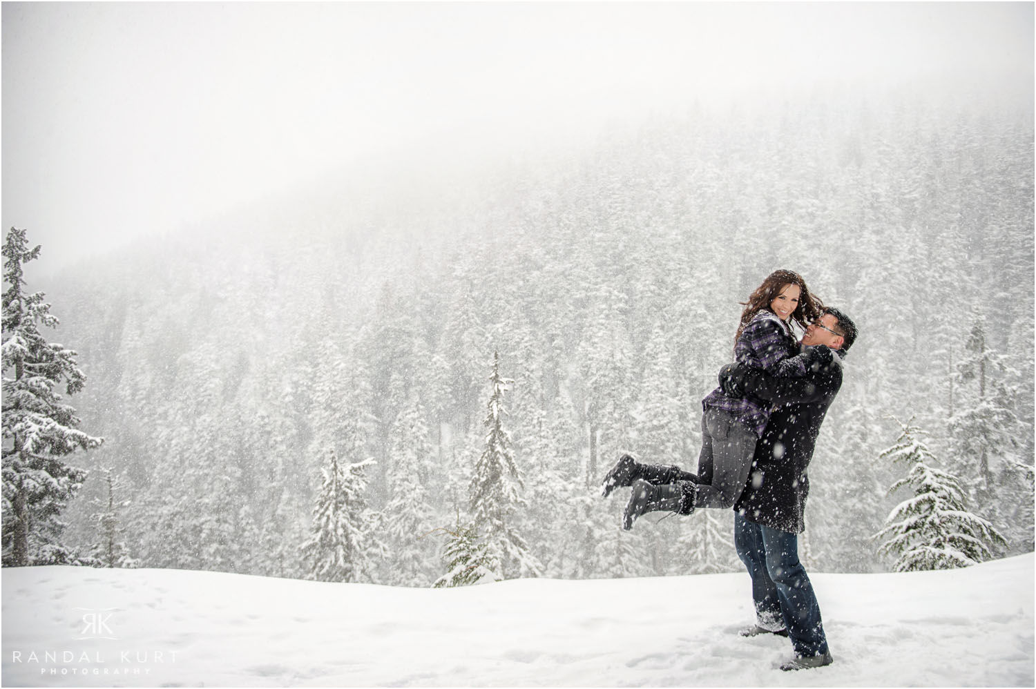 17-grouse-mountain-engagement-session.jpg