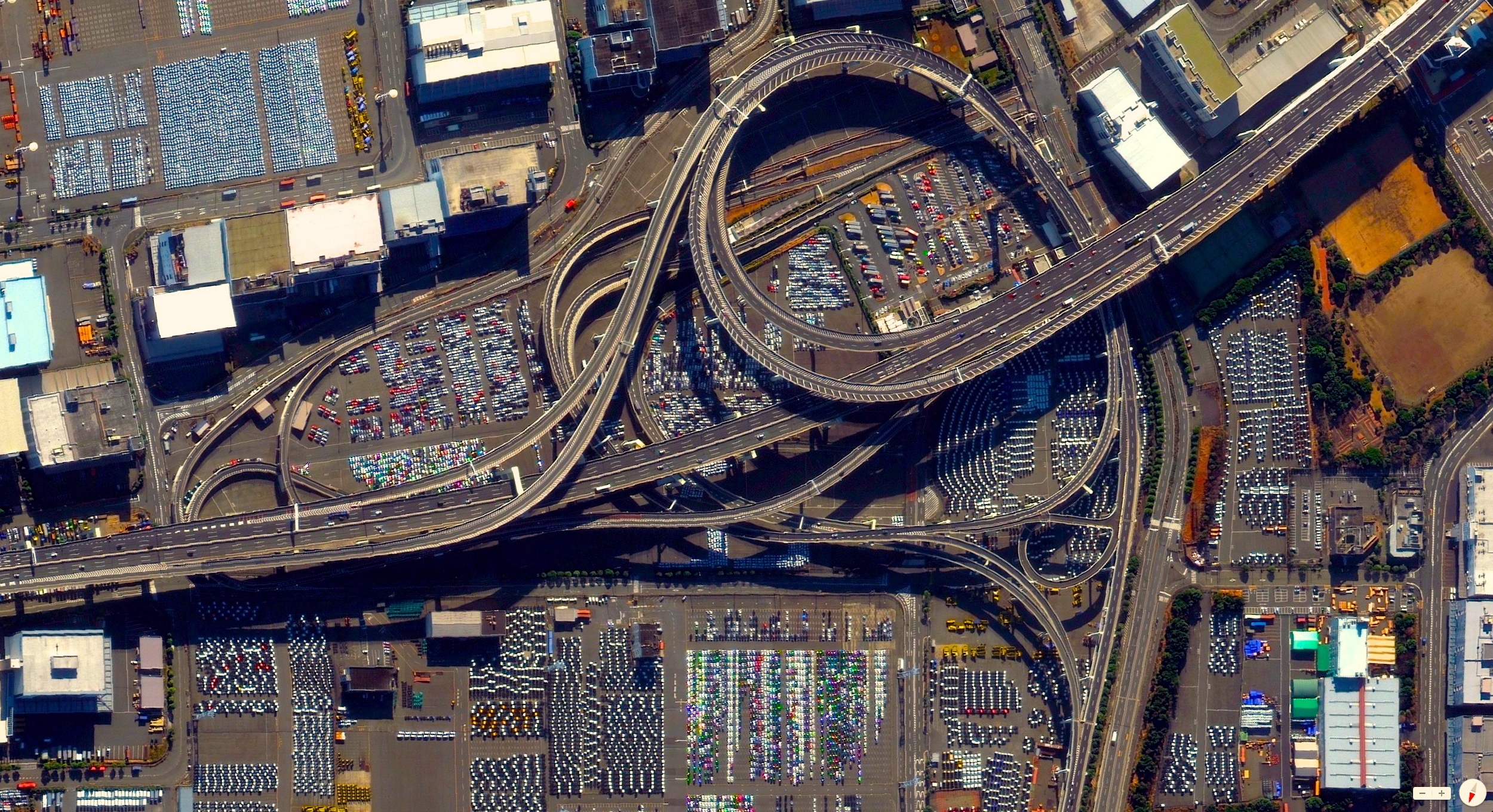 12/25/2013 Bayshore Route, Daikoku Junction / Daikoku Futo Parking Area Yokohama, Japan 35° 27.771', 139° 40.829'