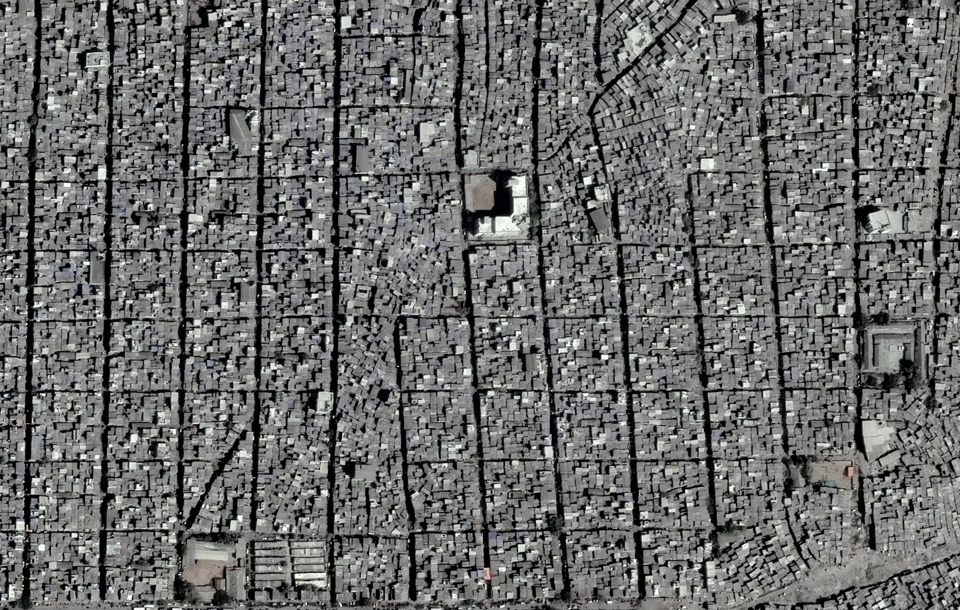 5/14/2015 Shivaji Nagar No: 1 and No: 2 Mumbai, India 19.061699428°, 72.927082280° Shivaji Nagar No: 1 and No: 2 are two densely populated neighborhoods in Mumbai, India. The area is home to more than 200,000 residents, primarily immigrants from Uttar Pradesh and Bihar (located in Eastern and Northern India, respectively) as well as Bangladesh who have come to Mumbai in search of a better life. The vast majority of the homes here do not have plumbing, running water taps, bathtubs, or toilets.