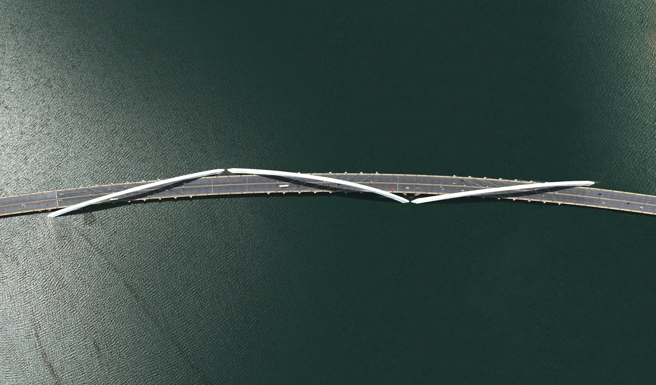 5/15/2015 Juscelino Kubitschek Bridge Brasilia, Brazil 15°49′25″S 47°49′46″W The Juscelino Kubitschek Bridge is a steel and concrete structure that crosses Lake Paranoá in Brasília, Brazil. The main span has four supporting pillars submerged underwater, while the deck weight is supported by three 200-foot-tall (61 m) asymmetrical steel arches that crisscross diagonally over the bridge.