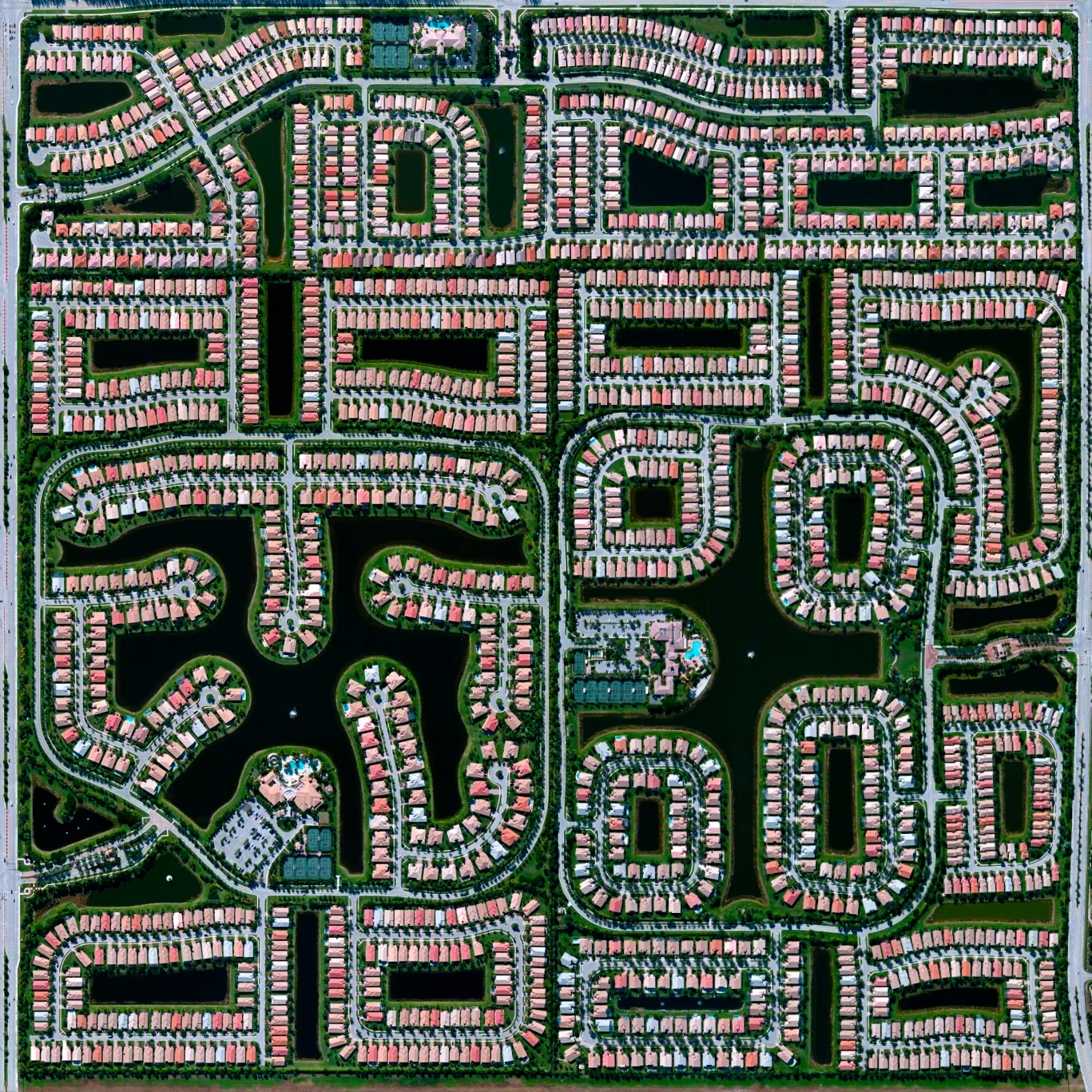 6/11/2015 Residential development Delray Beach, Florida, USA 26.475547616°, -80.156470216° Residential communities are seen here in Delray Beach, Florida, USA. According to the 2010 census, 20.4% of the town’s 34,156 households are vacant.