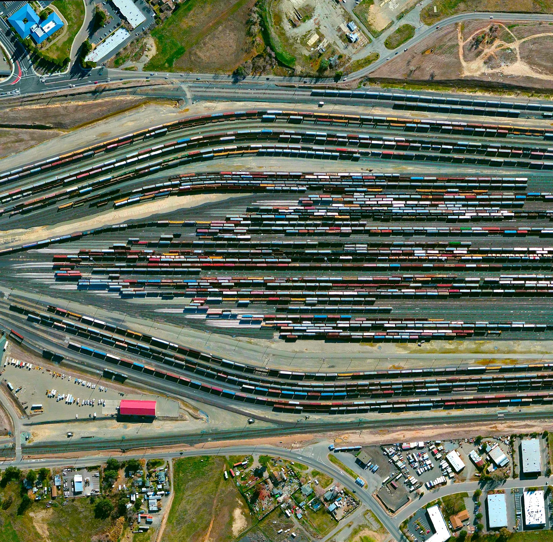 6/19/2015 Roseville Yard Roseville, California, USA 38°43'14"N, 121°18'58"W Roseville Yard, located north of Sacramento, California is the largest rail facility on the west coast of the United States. Operated by the Union Pacific Railroad, the yard accommodates approximately 98 percent of all rail traffic in the north of the state.