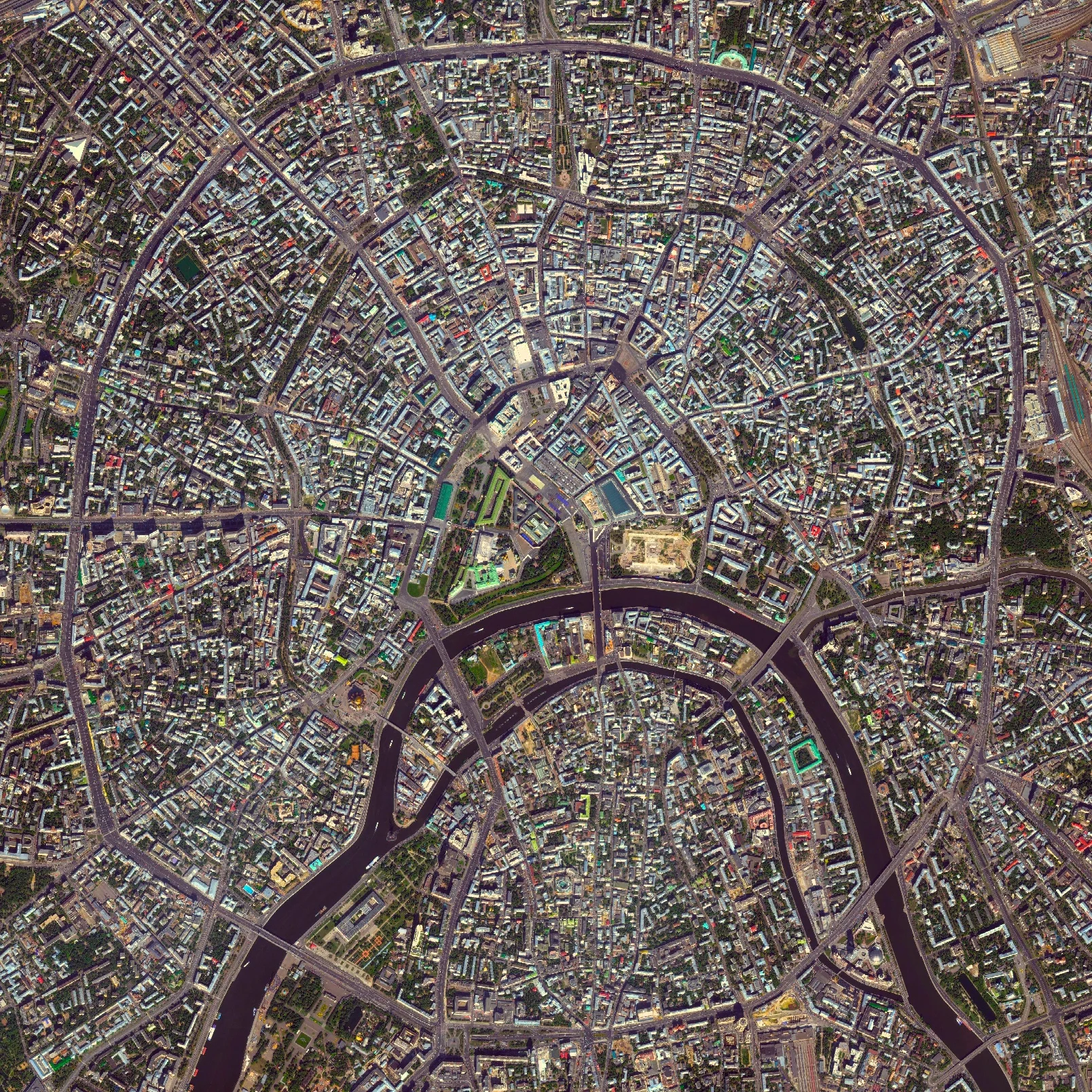 7/72015 Moscow Rings Moscow, Russia 55°45′N 37°37′E Moscow is the capital and largest city in Russia with 12.2 million residents. The city is organized into five concentric transportation rings that surround the Kremlin. The two innermost rings are seen here.