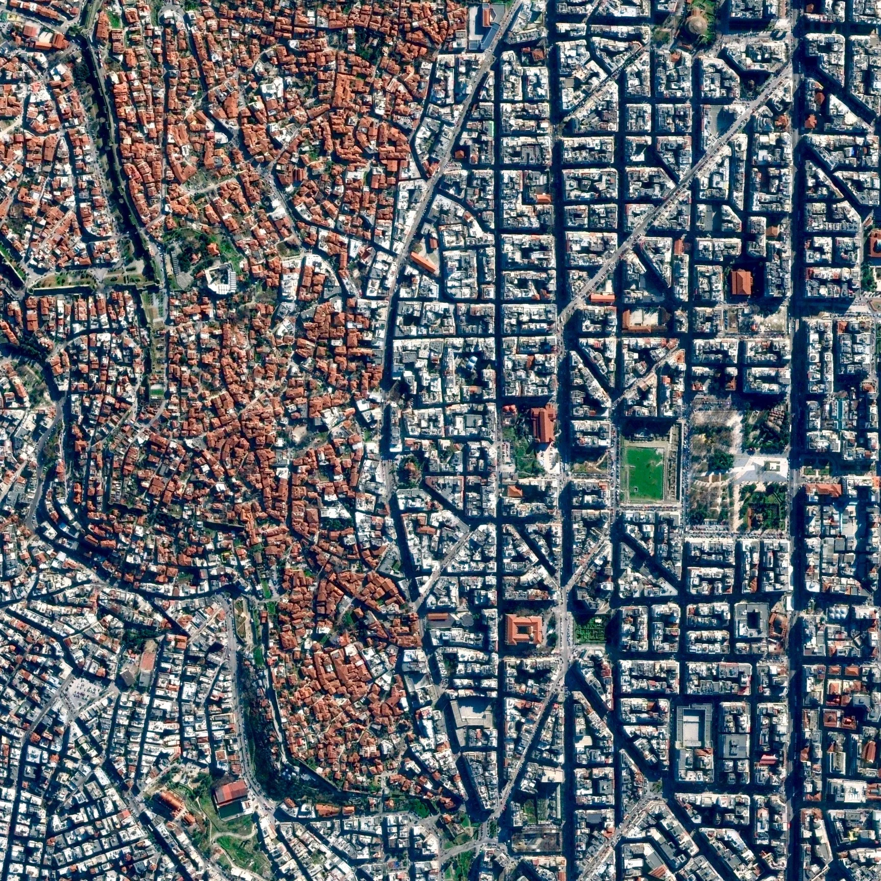 8/23/2015 Thessaloniki Thessaloniki, Greece 40.642068798°, 22.946650988° With a population of nearly 790,000 residents in its urban area, Thessaloniki is the second largest city in Greece after Athens. Following a massive fire in 1917 that destroyed much of the city, large sections of the downtown area were reconstructed according to a European-style urban plan that we see on the right in this Overview.