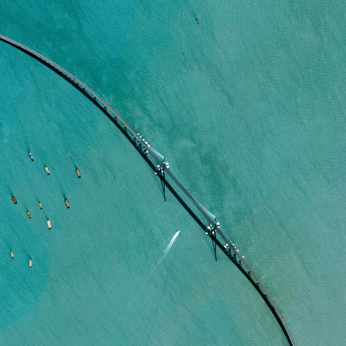 9/23/2015 Incheon Bridge Incheon, South Korea 37.414273546°, 126.572494740° Incheon Bridge is a cable-stayed bridge that stretches 21.4 kilometers (13.3 miles) from Yeongjong Island to the mainland of Incheon in South Korea. The structure’s central tower (what makes the bridge “cable-stayed”) was the most challenging part to construct with a height of 230.5 meters (756.2 ft) and a vertical clearance of 74 meters (243 ft). The entire project cost more than two billion dollars (three billion Korean won) to complete.