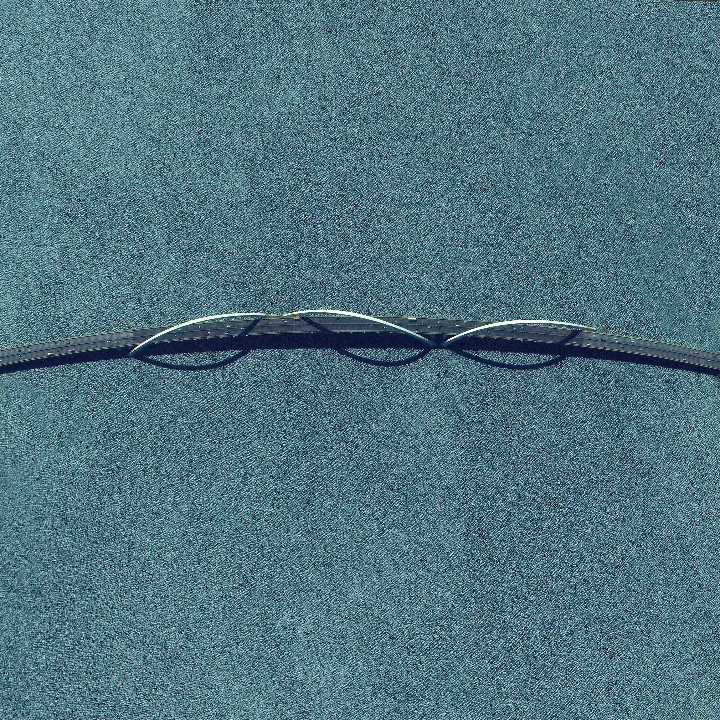 10/29/2015 Juscelino Kubitschek Bridge Brasilia, Brazil 15°49′25″S 47°49′46″W The Juscelino Kubitschek Bridge is a steel and concrete structure that crosses Lake Paranoá in Brasília, Brazil. The main span has four supporting pillars submerged underwater, while the deck weight is supported by three 200-foot-tall (61 m) asymmetrical steel arches that crisscross diagonally over the bridge.