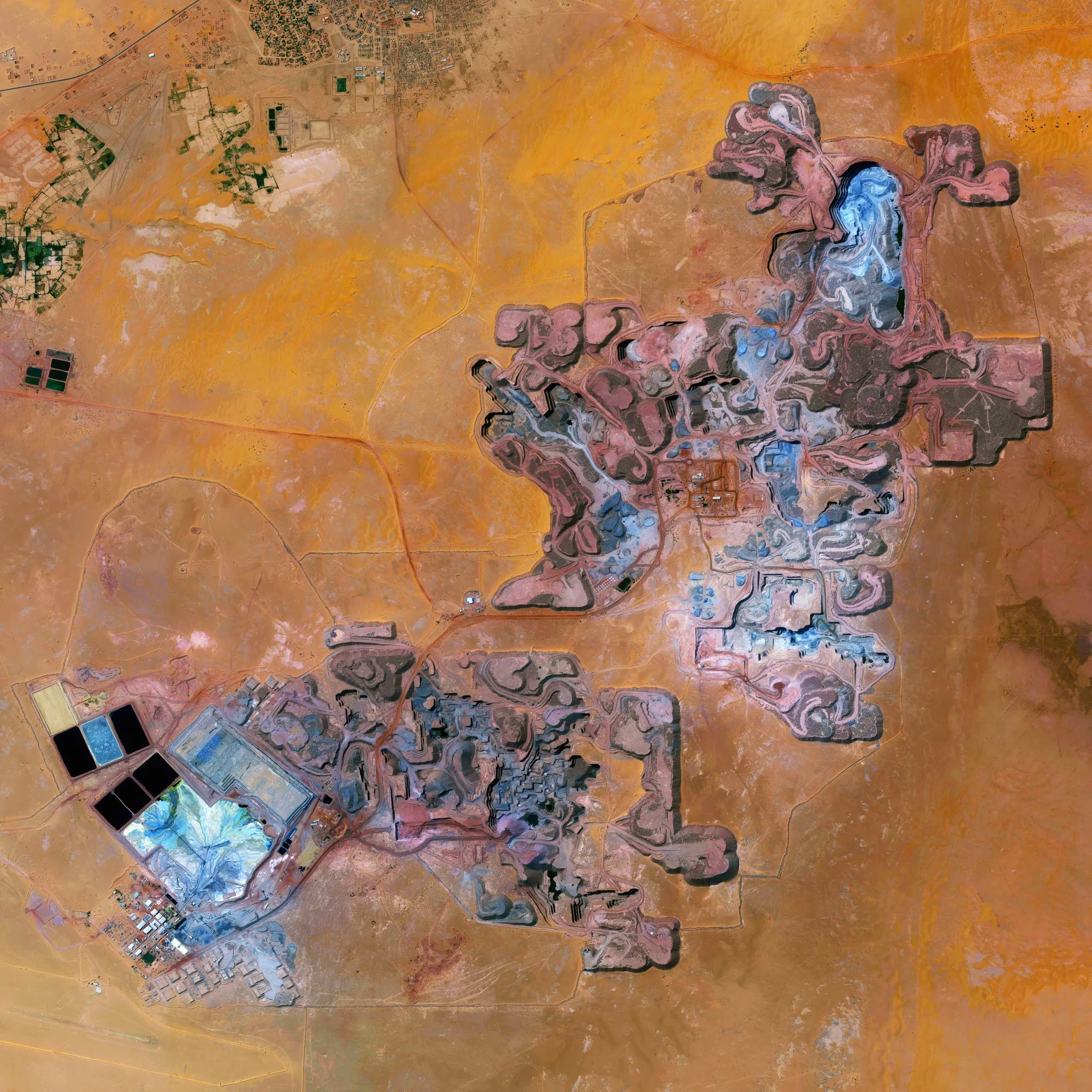 10/31/2015 Arlit Uranium Mine Arlit, Niger 18°44′N 7°23′E The Arlit Uranium mine is located in Arlit, Niger. French nuclear power generation as well as the French nuclear weapons program are dependent on the uranium that is extracted from the mine - more than 3400 tonnes per year.