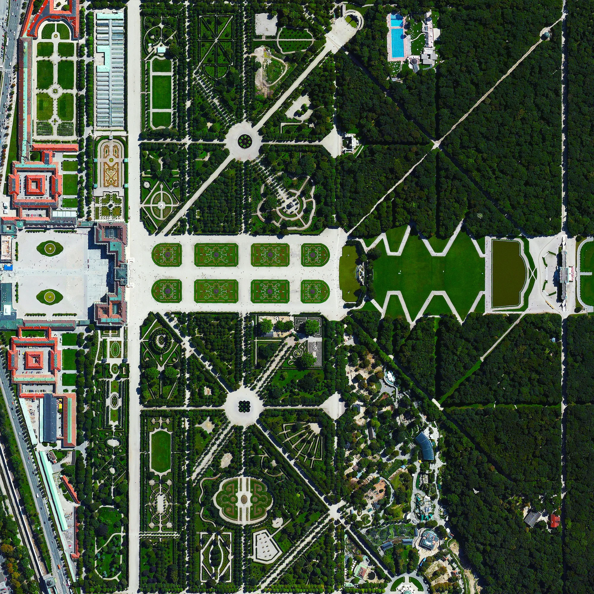 11/11/2015 Schönbrunn Palace Vienna, Austria 48.184864800°, 16.312239800° Schönbrunn Palace is a 1,441 room complex that sits upon 435 acres of spectacular gardens in Vienna, Austria. It was here that Mozart gave his first concert to the royal family when he was only six years old.