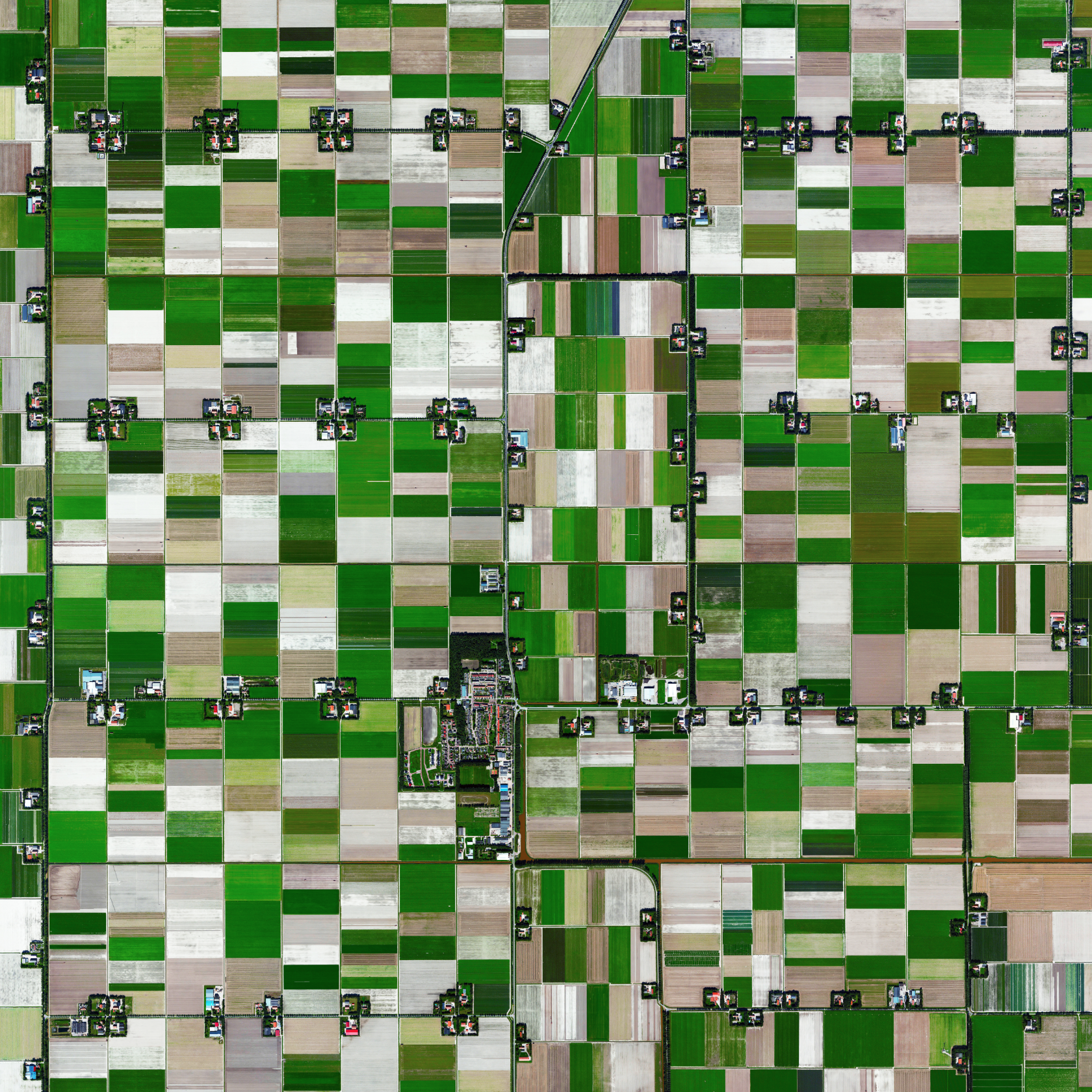 12/20/2015 Espel Espel, Netherlands 52°43′27″N 5°38′39″E The village of Espel - located in the province of Flevoland, Netherlands - is home to 774 inhabitants. The farms in the region specialize in the growth of flower bulbs.