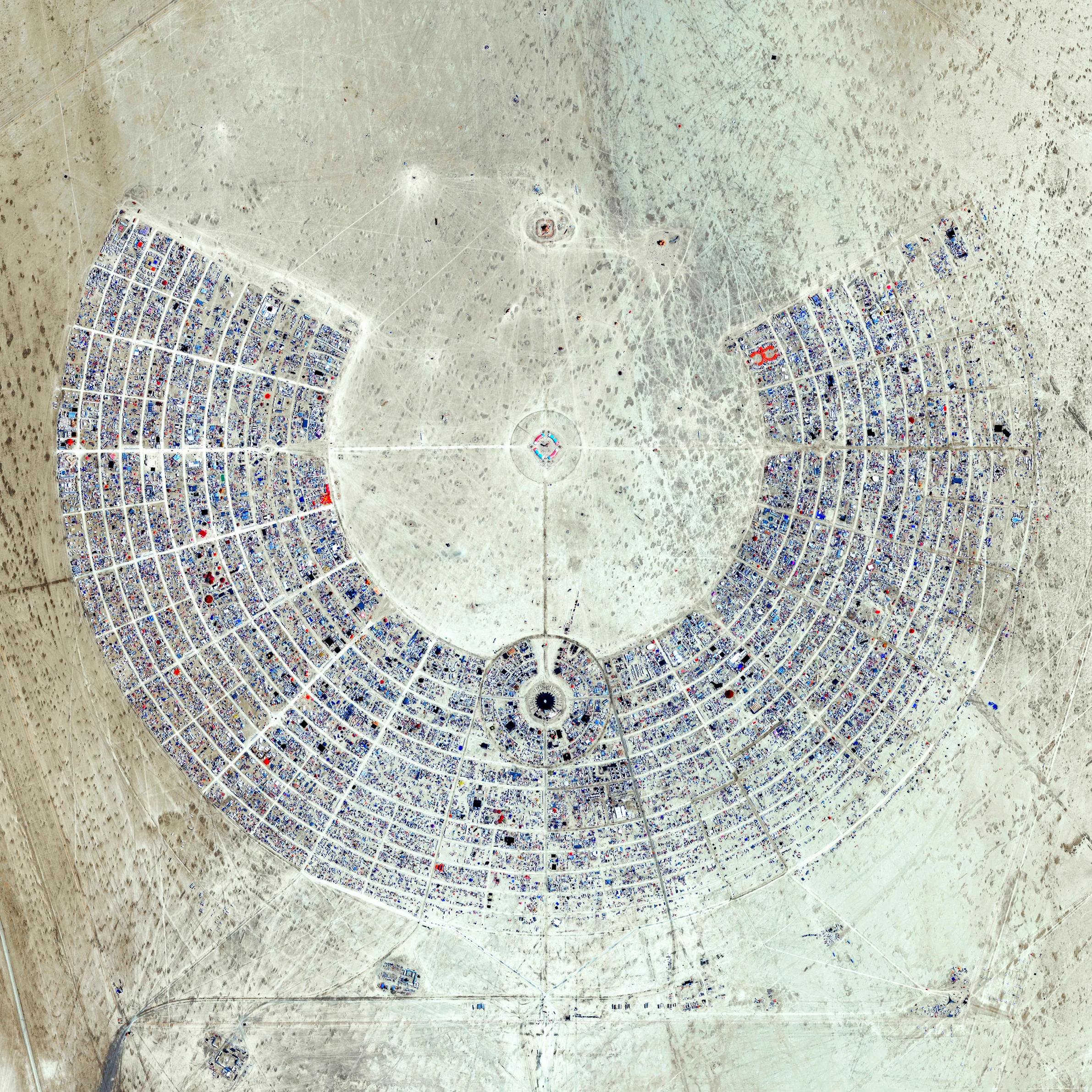 We just passed 200K FOLLOWERS on Instagram and we’re doing some PRINT GIVEAWAYS this week to celebrate! To enter the first contest , simply TAG FOUR (4) FRIENDS in the comments of the post. In 72 hours, we’ll announce a winner who will receive a print with this amazing Overview of Burning Man! This annual event is held in the Black Rock Desert of Nevada, USA and draws more than 65,000 participants. If you want to learn more about this specific print, click here !