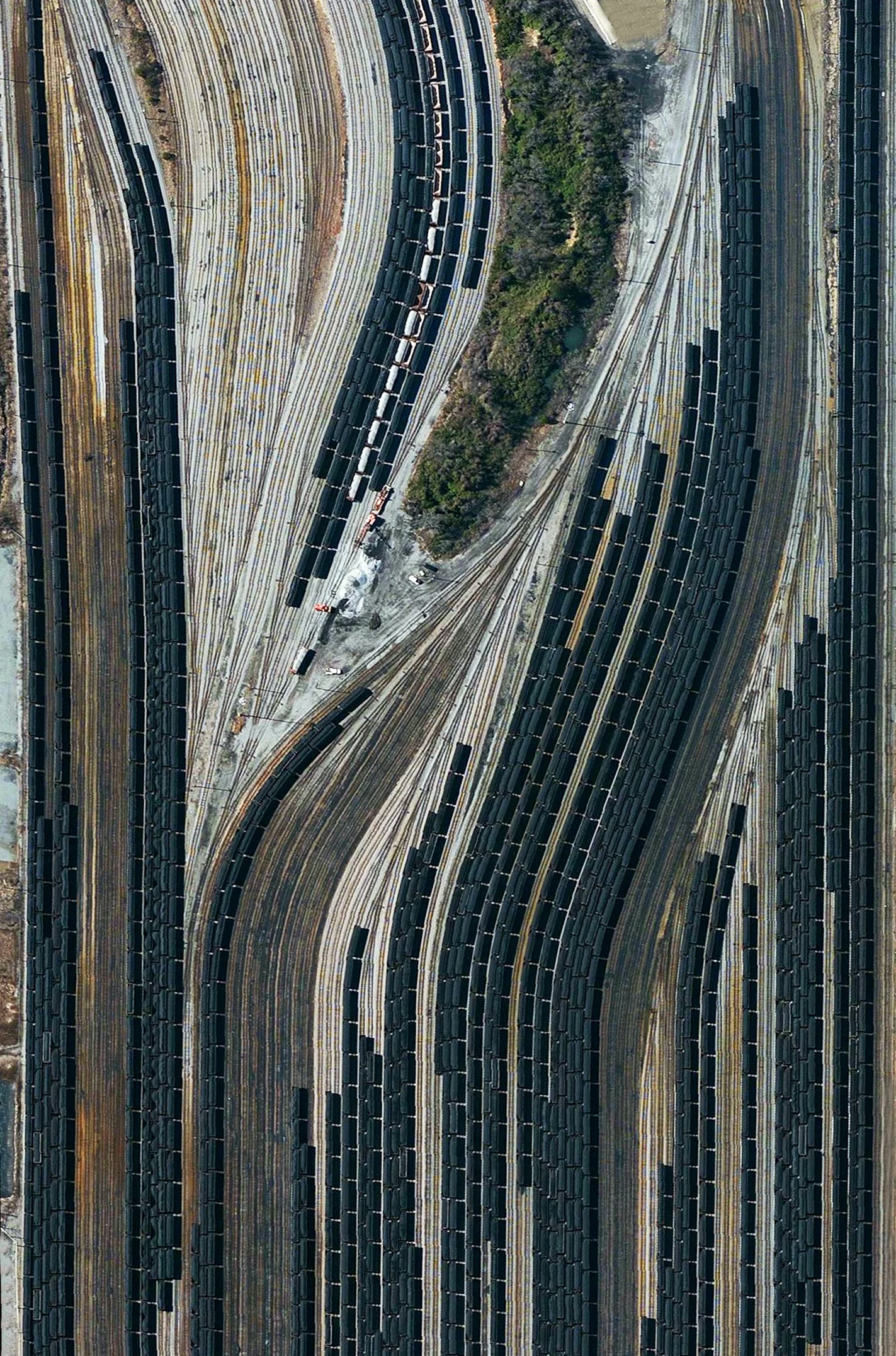 2/10/2016 Lamberts Point Pier 6 Norfolk, Virginia, USA 36.875248962°, -76.320259862° Train cars filled with coal are stationed in Norfolk, Virginia. Operated by the Norfolk Southern corporation, Lamberts Point Pier 6 is the largest coal-loading station in the Northern Hemisphere and serves at the temporary depot for the company’s fleet of 23,000 coal cars.