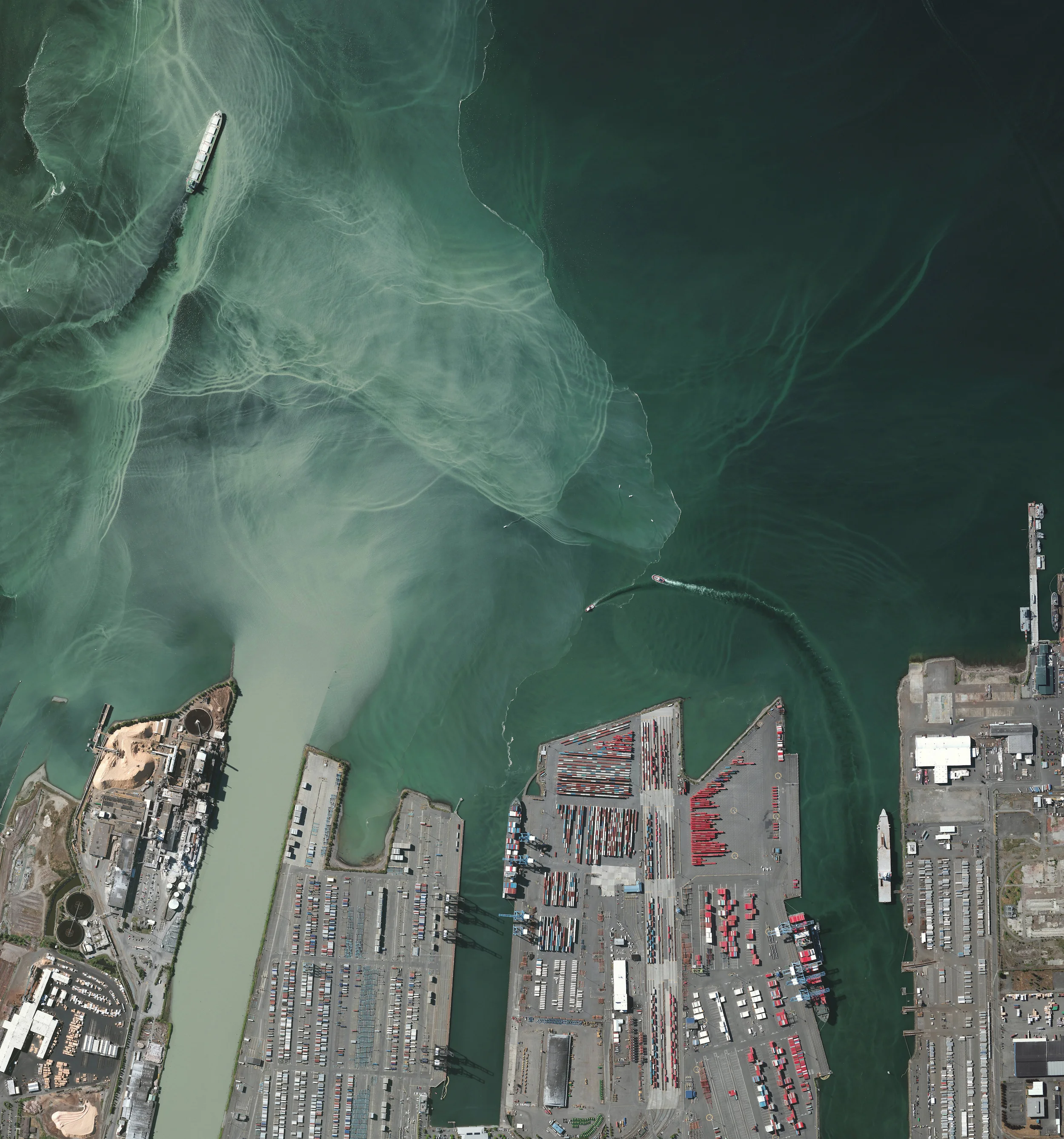 3/24/2016 Port of Tacoma Tacoma, Washington, USA 47°15′37″N 122°24′30″W The Port of Tacoma in Washington, USA is the ninth busiest port in the United States by container volume. The facility is located next to the mouth of the Puyallup River where it empties into Commencement Bay. Because the river originates in the glaciers on Mount Rainier, large amounts of sediment are frequently carried in its waters and are also responsible for the cloudy patterns you see in this Overview.