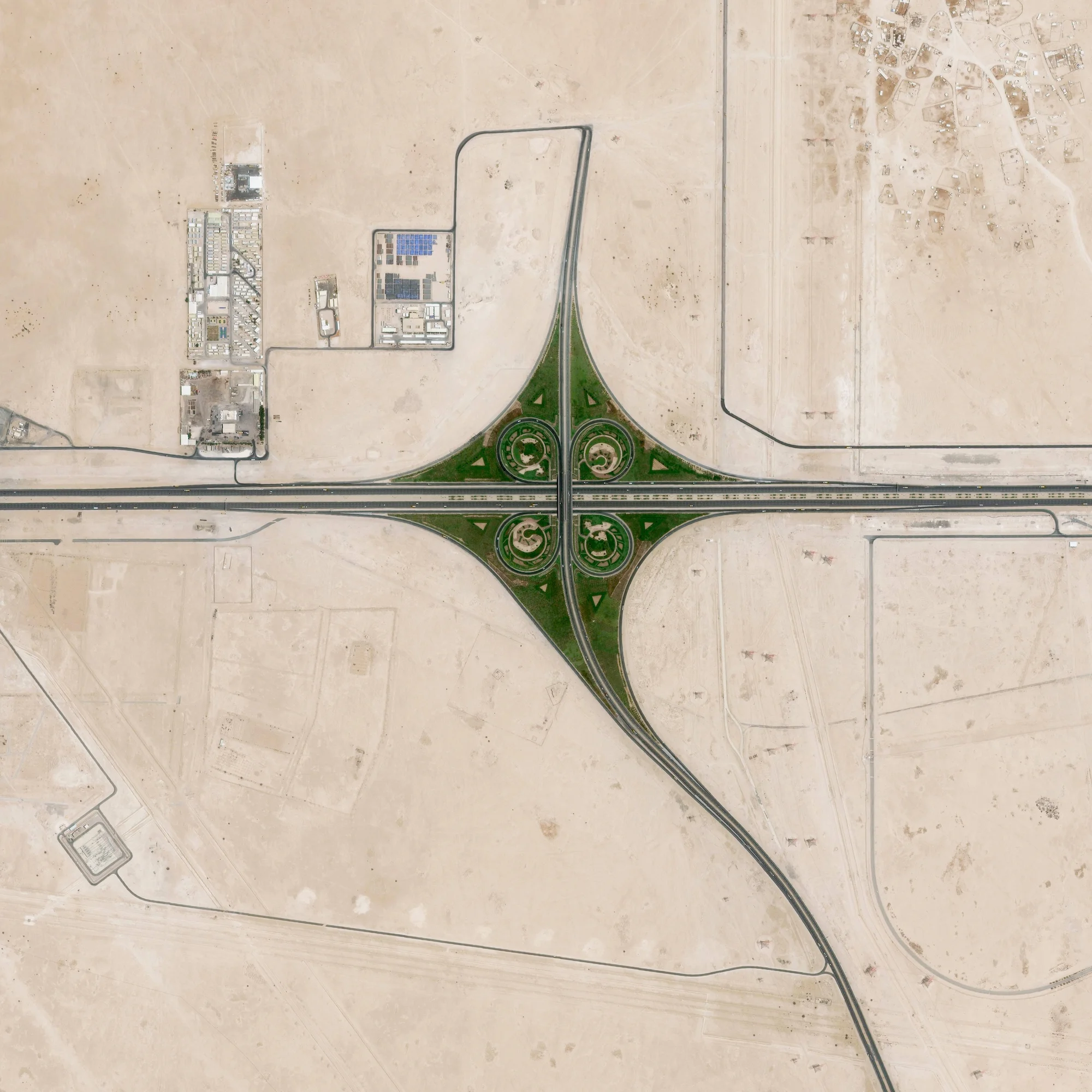 4/6/2016 Cloverleaf interchange Doha, Qatar 25.1746896, 51.326337 A cloverleaf interchange is constructed on the outskirts of Doha, Qatar. The objective of a cloverleaf is to allow two highways to cross without the need to stop traffic.