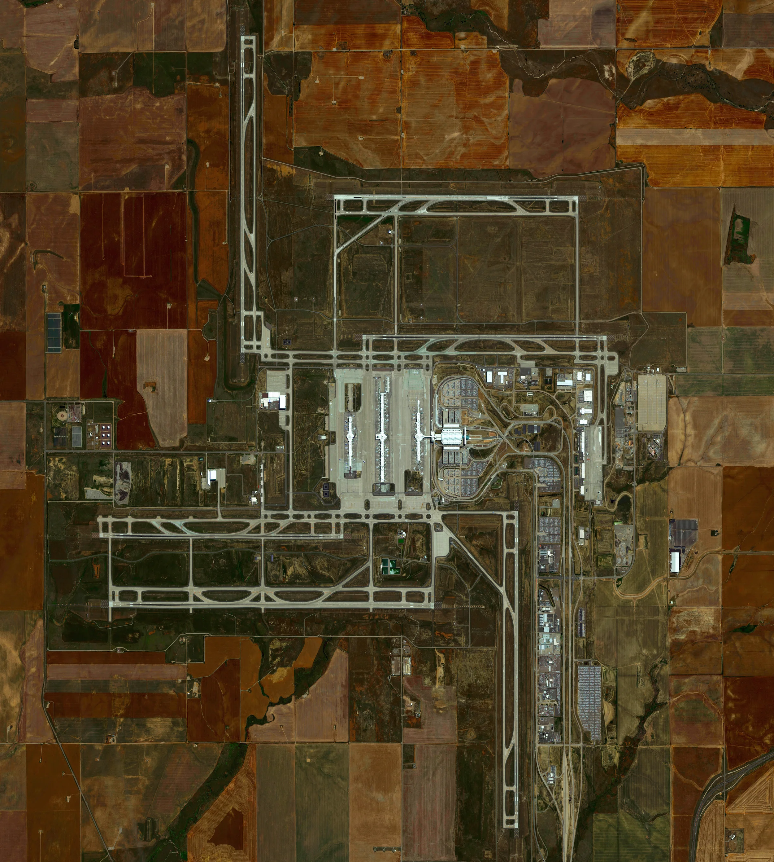 4/11/2016 Denver International Airport Denver, Colorado, USA 39°51′42″N 104°40′23″W Denver International Airport in Colorado covers more than 33,000 acres (52 square miles), making it is the largest airport in the United States by total land area. The facility is the 18th-busiest airport in the world and the 6th busiest in the United States by passenger traffic with more than 54 million passengers.