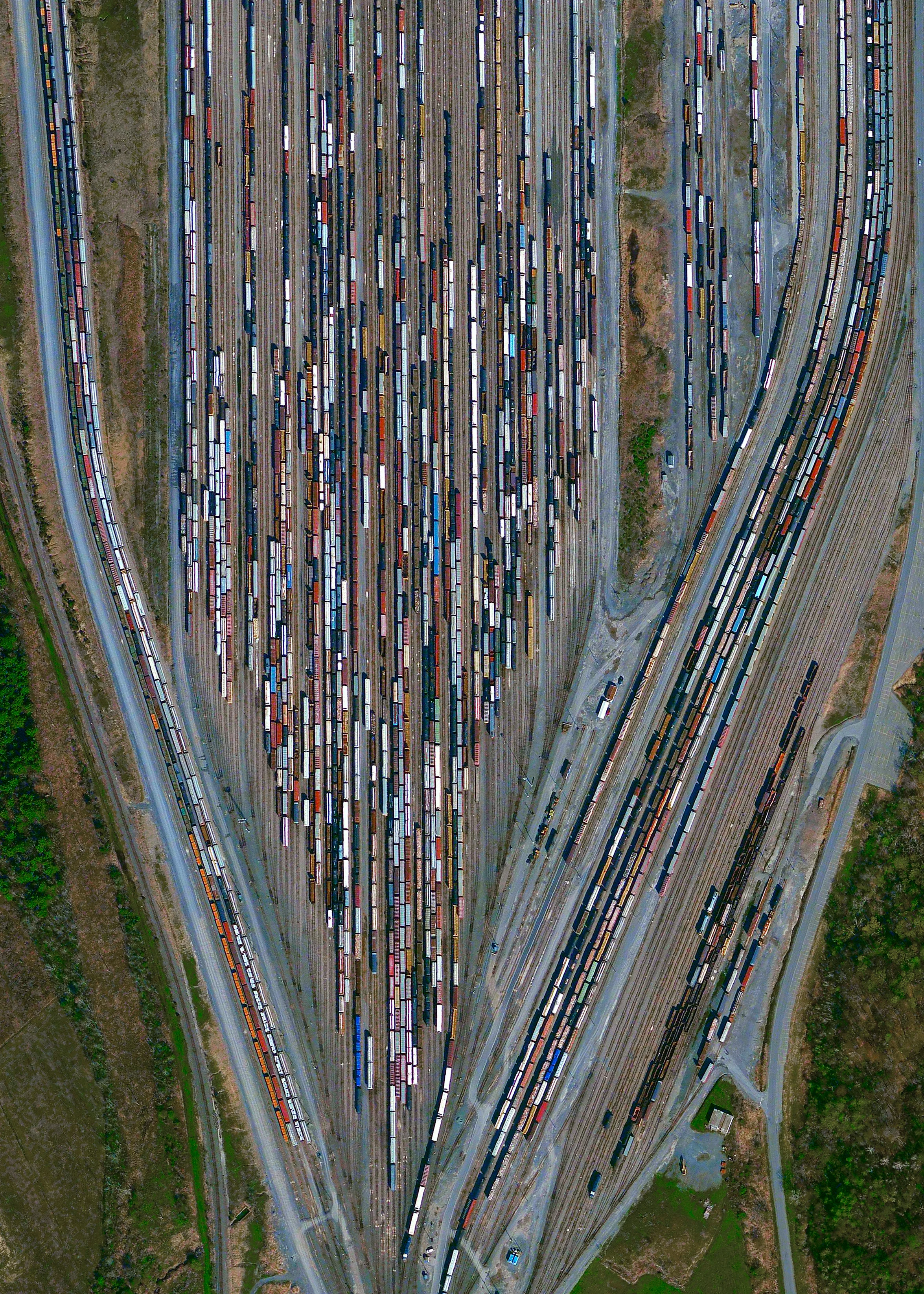 4/15/2016 Selkirk Yard Selkirk, New York, USA 42°33′17″N 73°50′14″W Selkirk Yard is a freight railroad yard located eight miles south of Albany, New York that serves as a gateway to points east of the Hudson River, including New York City. Using computerized controls, the yard can process more than 3,200 cars per day.