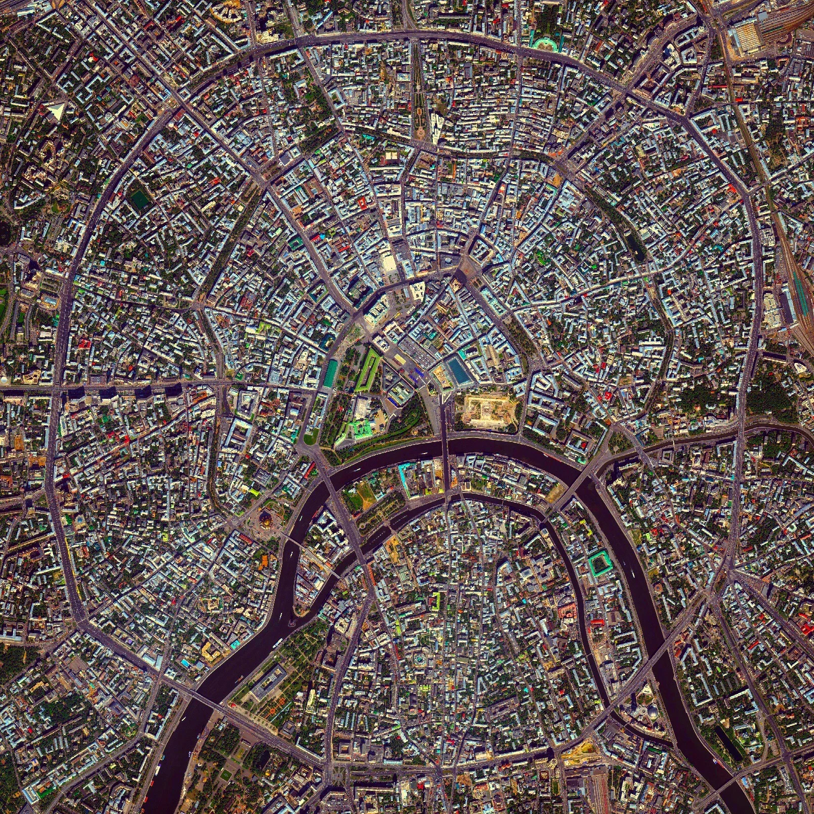 6/6/2016 Moscow Rings Moscow, Russia 55°45′N 37°37′E Moscow is the capital and largest city in Russia with 12.2 million residents. The city is organized into five concentric transportation rings that surround the Kremlin. The two innermost rings are seen here.
