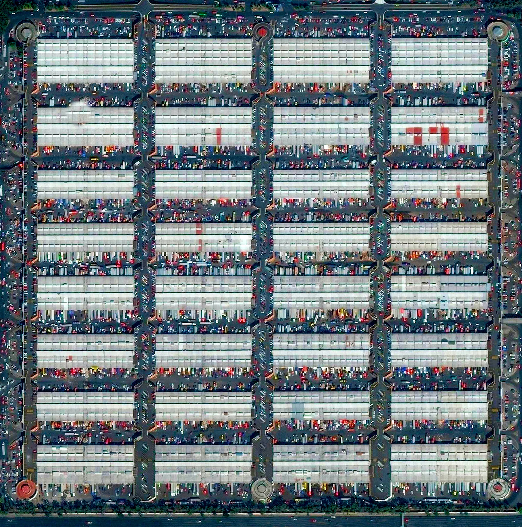 6/8/2016 Central de Abasto Mexico City, Mexico 19°22′26.07″N 99°5′18.38″W Thousands of trucks and cars surround the Central de Abasto - Mexico City’s largest wholesale market for produce and other foodstuffs. The market serves more than 300,000 people and handles over 30,000 tons of merchandise each day —representing 80% of the consumption of the Mexico City metropolitan area.