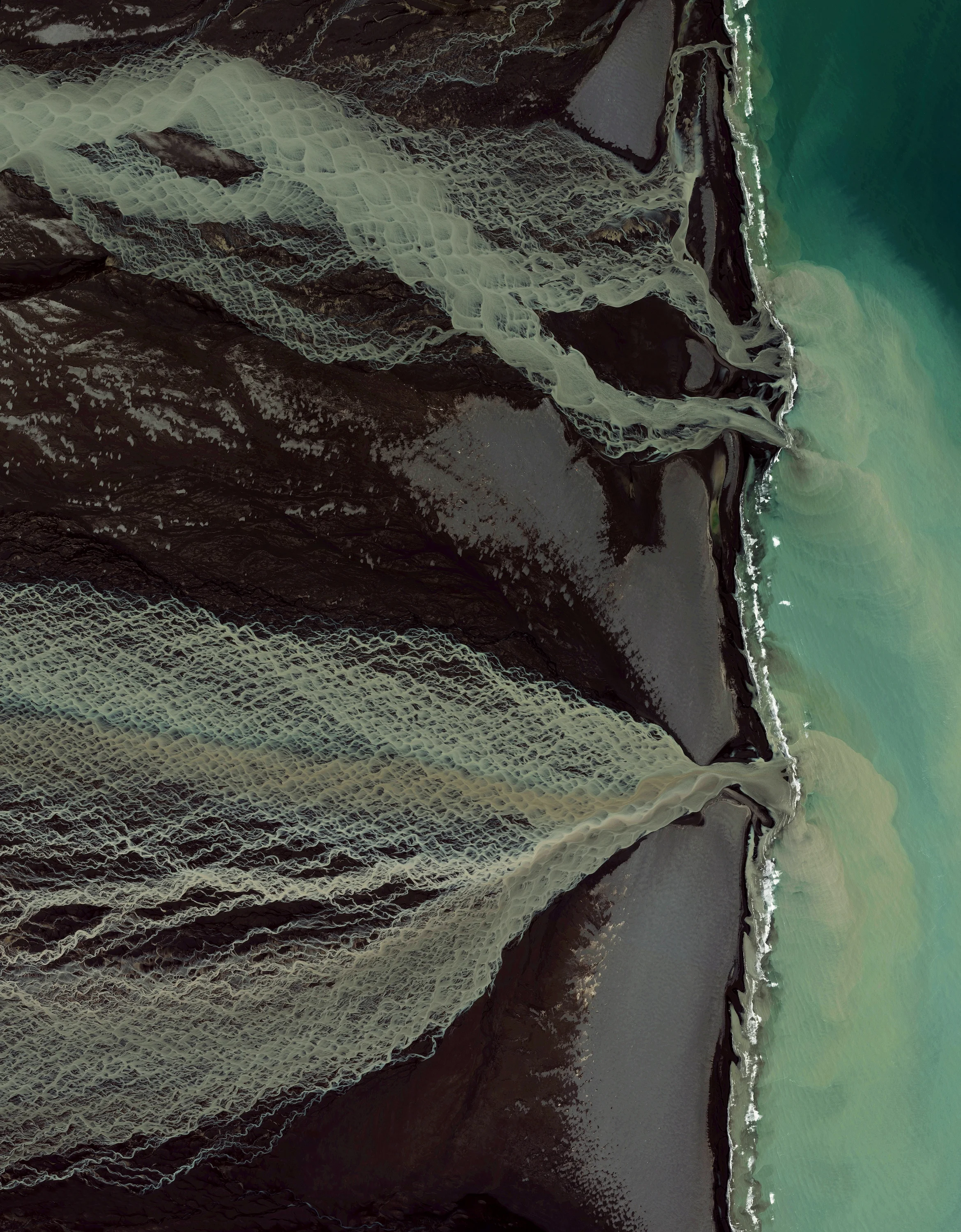 9/8/2016 Glacial melt Skafta River, Iceland 63.7751116, -18.09628 Glacial melting and flooding occurs every year by the Skafta River in Iceland. As the water travels down towards the North Atlantic Ocean, incredible patterns are created on the hillsides. Rising lava, steam vents, or newly opened hot springs can all cause this rapid ice melt, leading to a sizable release of water that picks up sediment as it flows down from the glaciers.
