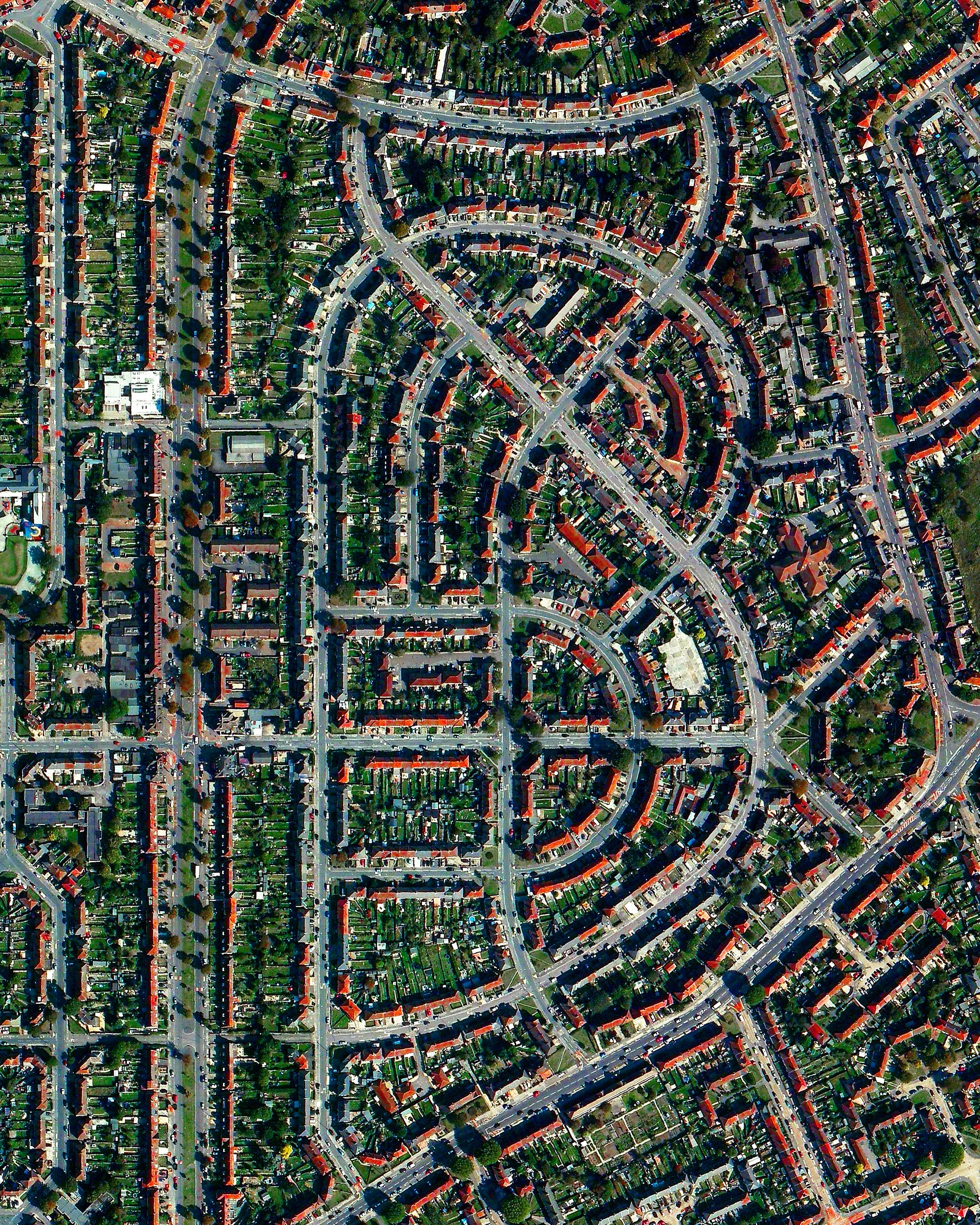To celebrate yesterday’s launch of “Overview” in the UK, here is a mesmerizing view of residential development in the London suburb of Dagenham. Thank you to everyone who has ordered the book, left an Amazon review, or simply helped to spread the word about the project so far. As I write this in New York, it is very powerful to see this idea resonate not only across the pond, but across the globe. If you have friends in the UK that you think would enjoy the Overviews or the book, a tag or share would be enormously helpful to keep the momentum going. I hope everyone has a fantastic weekend, wherever you are in the world!