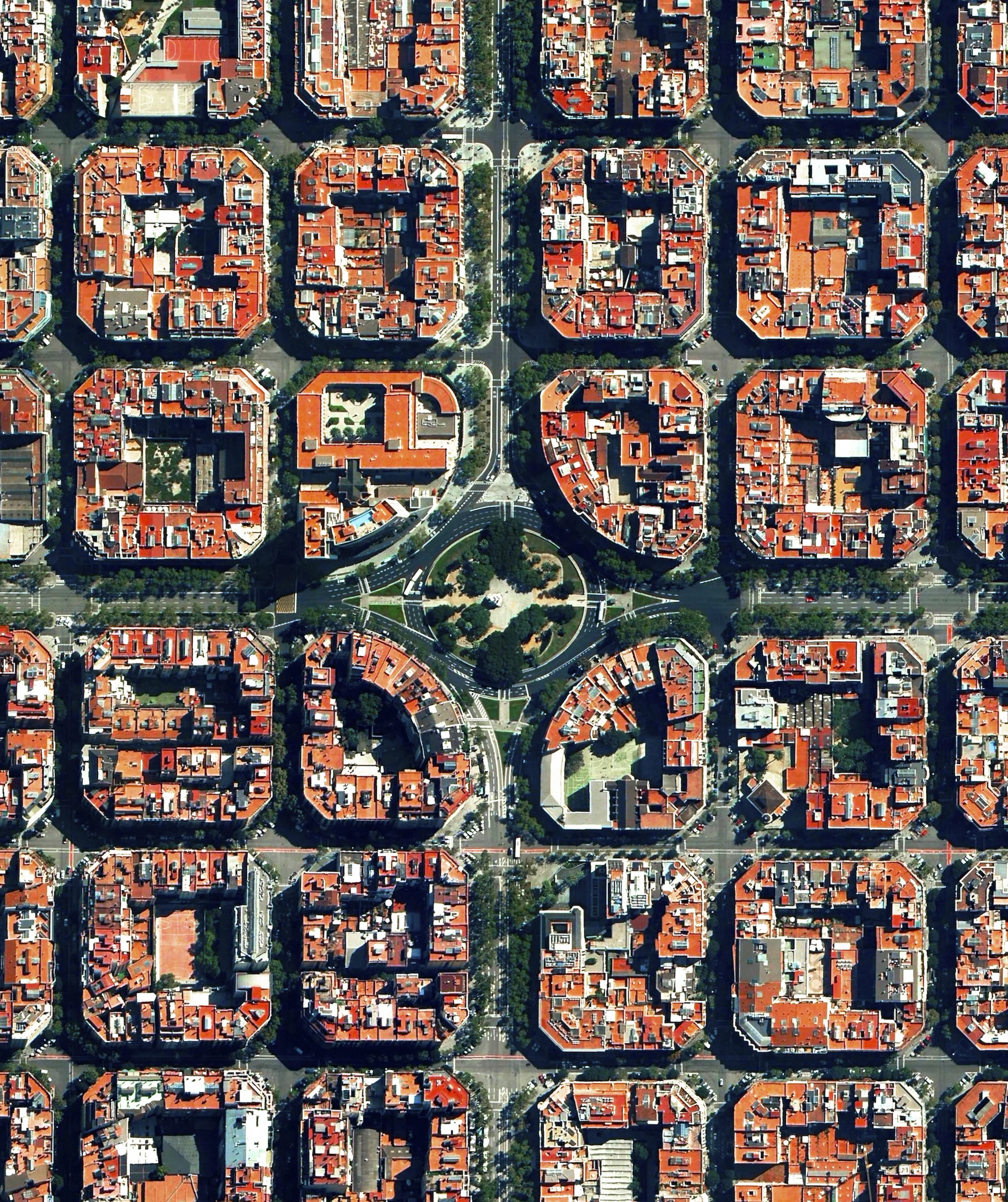 10/11/2016 Plaça de Tetuan Eixample District, Barcelona, Spain 41.394921°N 2.175507°E Plaça de Tetuan is a major square located in the Eixample district of Barcelona, Spain. The area characterized by its strict grid pattern, octagonal intersections, and apartments with communal courtyards.