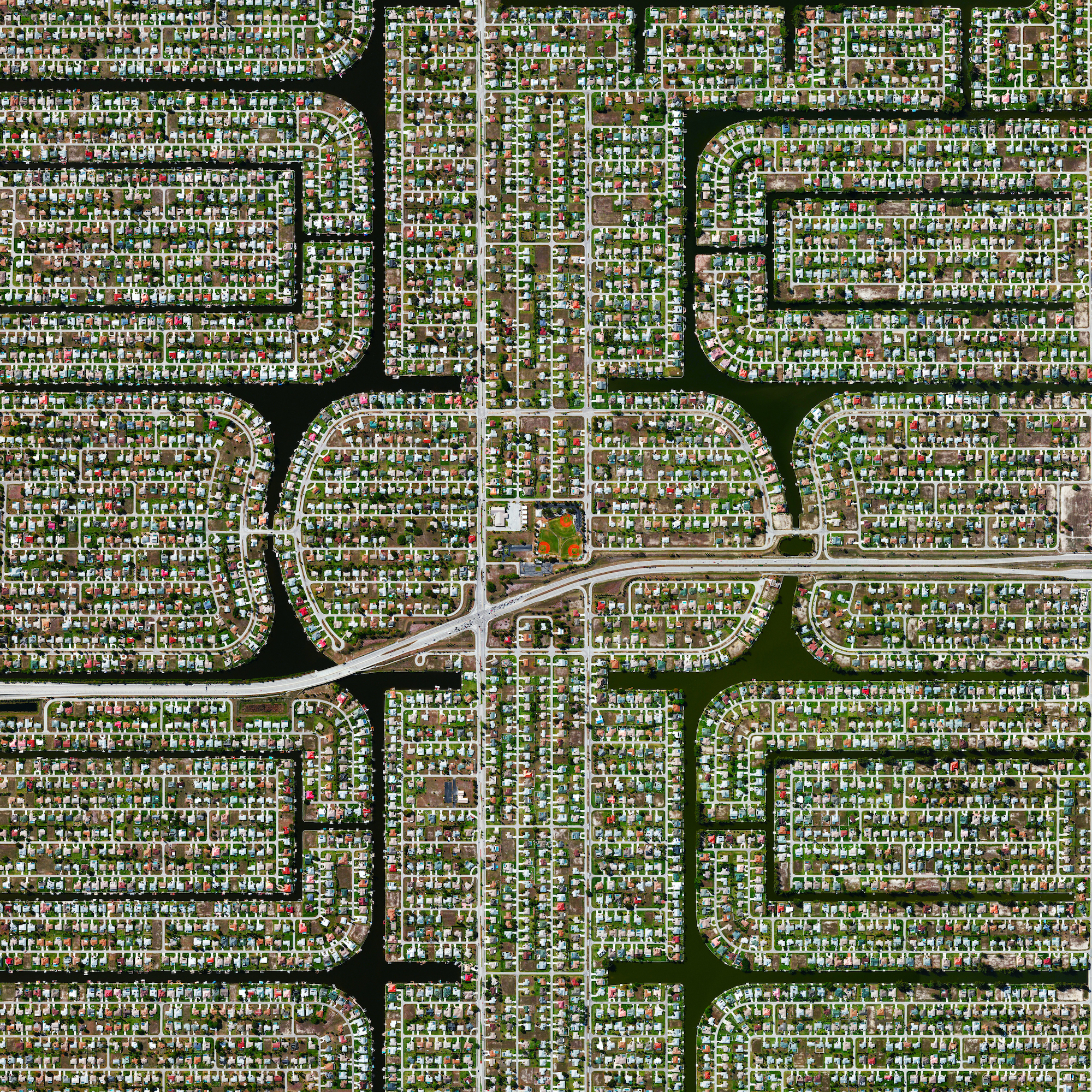 12/16/2016 Residential development Cape Coral, Florida 26.604391°, –81,958473° I’m heading home from Florida today and excited that I’ll have the window seat. Because many cities in the state contain master-planned communities, often built on top of waterways in the latter half of the twentieth century, there are a number of intricate designs that are visible from the Overview perspective. Here is one particular development in Cape Coral, a city with a population of 165,831 people.