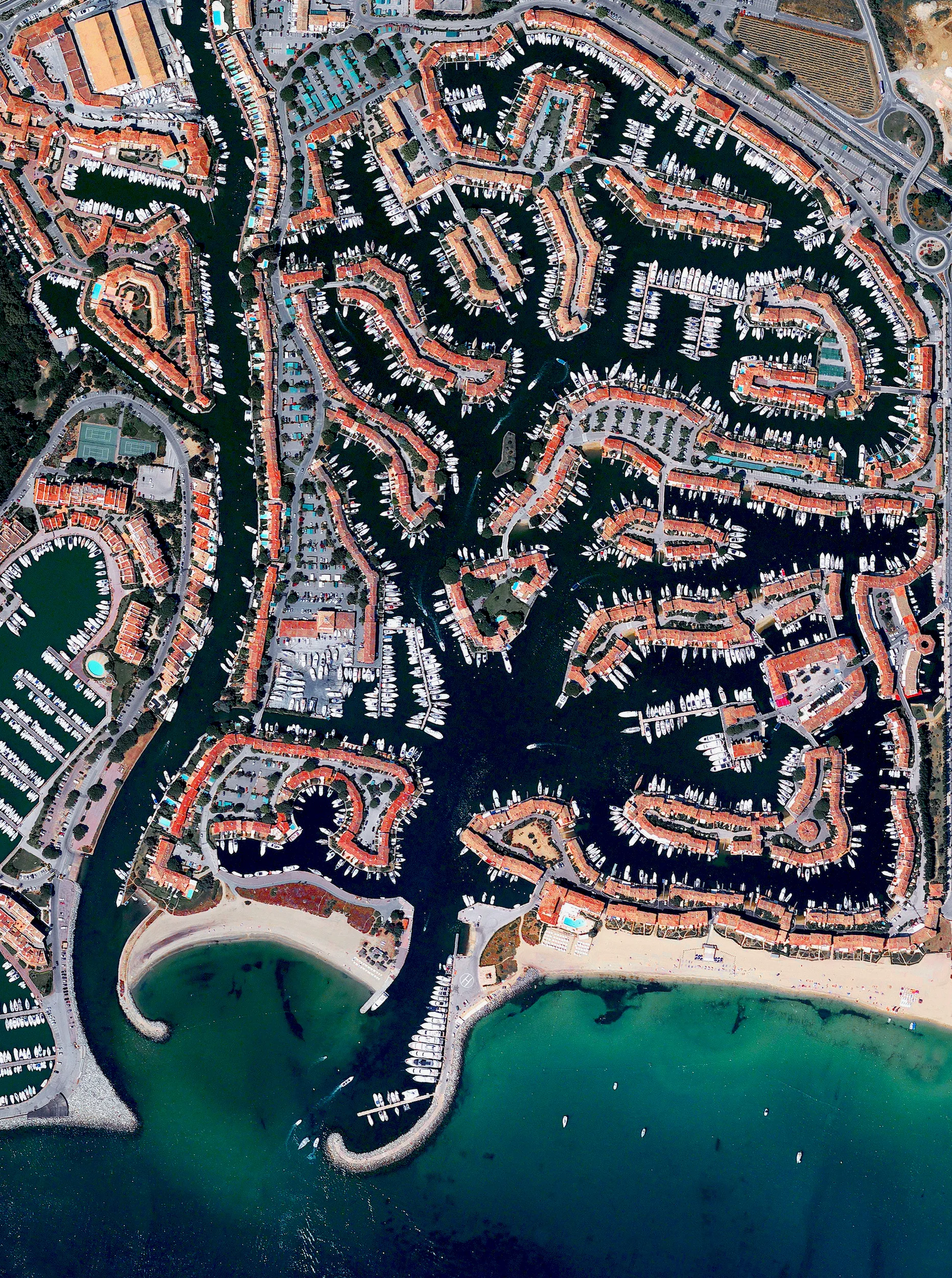 6/19/2017 Port Grimaud 43°16′20″N 6°34′49″E Port Grimaud is a seaside town located on the French Riviera by the Gulf of Saint Tropez. The development consists of French “Fisherman” style houses built upon channels in a Venetian manner.