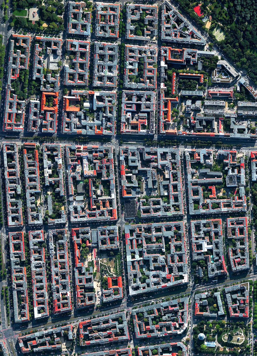 For the next month I’m excited to announce that I’ll be living and working from Berlin, Germany! The magnificent architecture of the Winsviertel and Bötzowviertel quarters, both located within Prenzlauer Berg, are captured in this Overview. If you’re in Berlin, say hello and perhaps we will cross paths this month! 52.532157, 13.423783