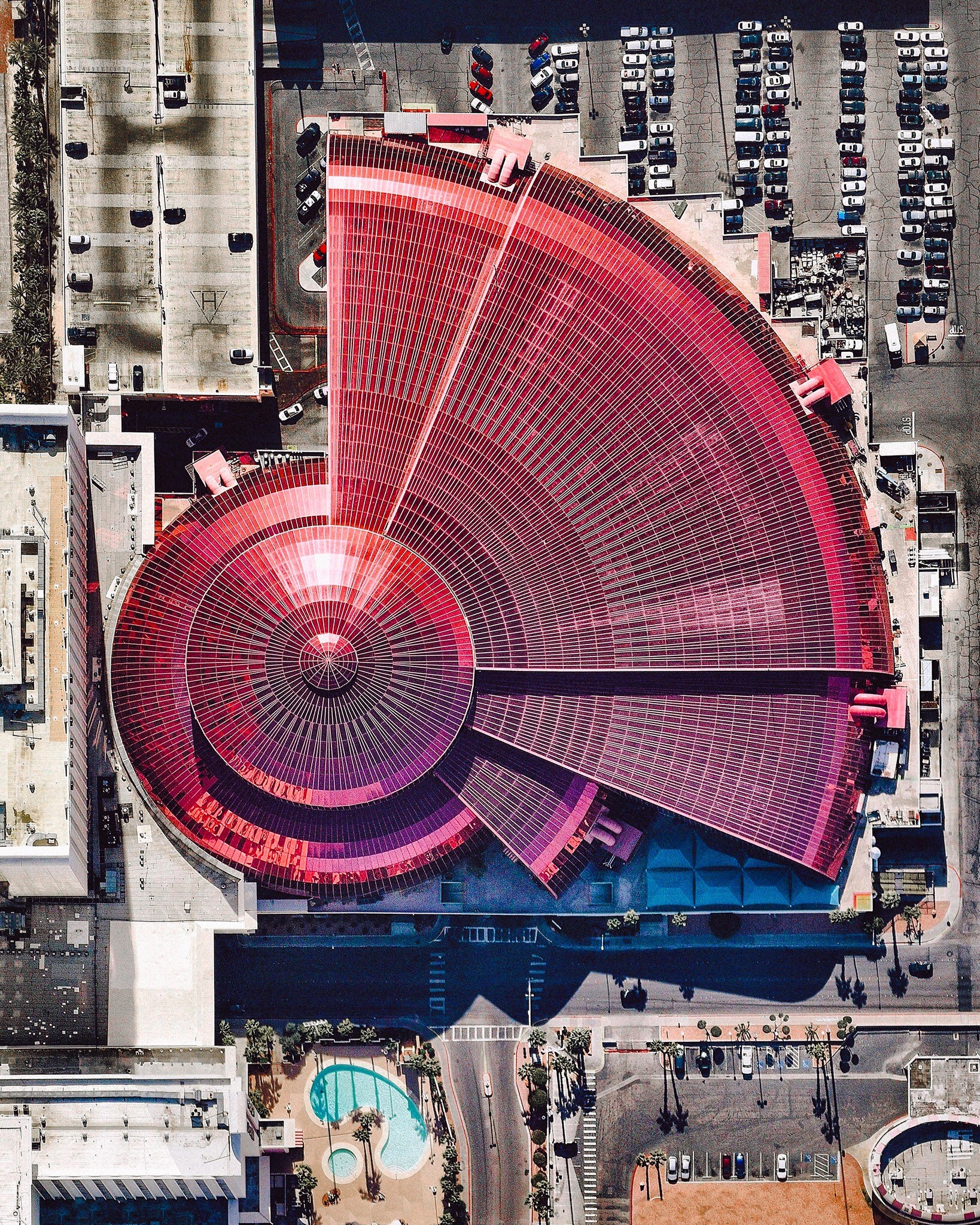 Adventuredome is a five-acre indoor amusement park on the Las Vegas Strip in Nevada, USA. The facility's main structure consists of more than 350,000 square feet of pink insulated glass. Inside are two roller coasters, a water ride, rock climbing wall, 18-hole miniature golf course and dozens of carnival games. 36°08'17.0"N, 115°10'02.6"W Source imagery: Nearmap