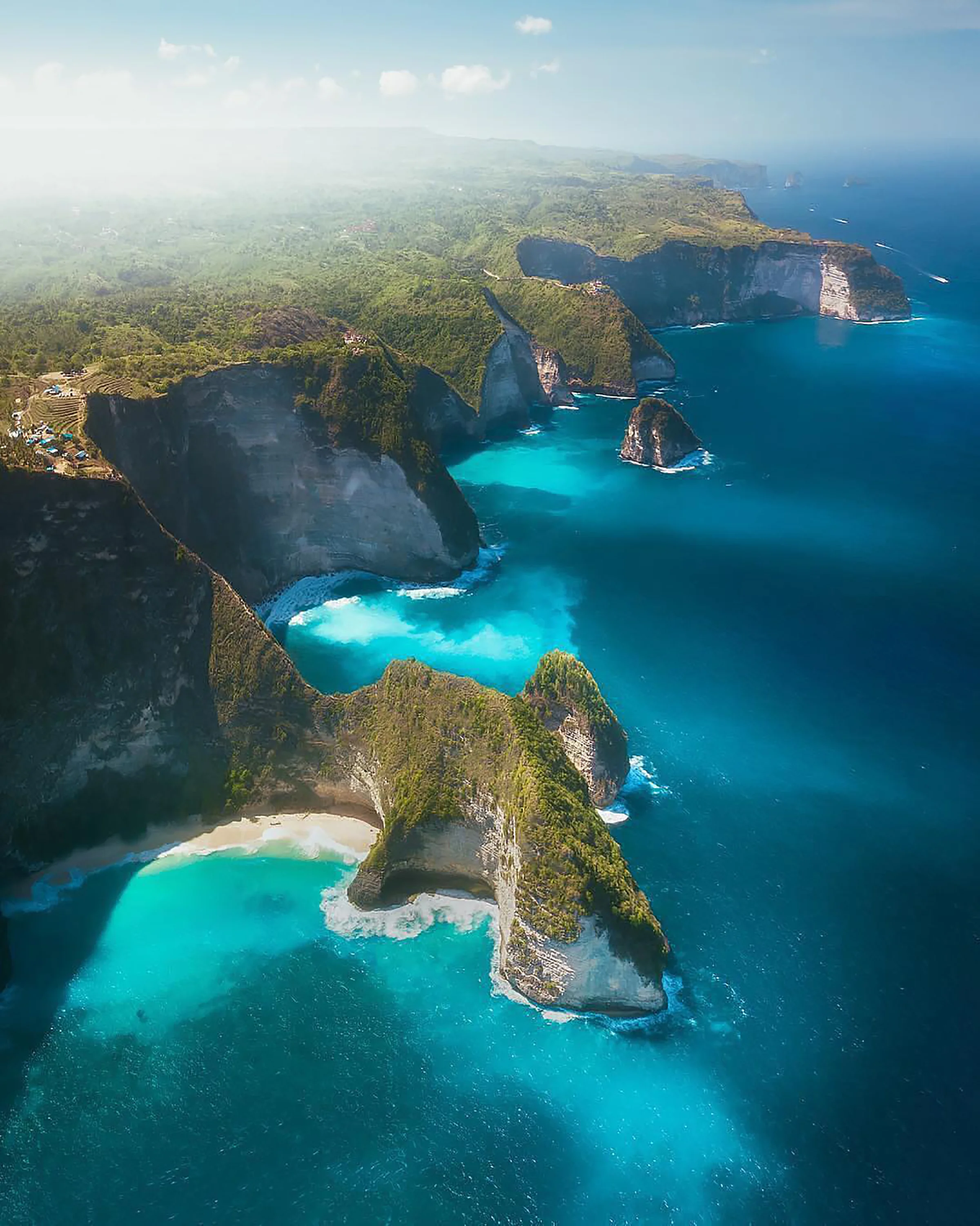 Check out this breathtaking shot we found on @paradise, which shows the shoreline of Nusa Penida, an island located off the southeastern coast of Bali, Indonesia. Nusa Penida, along with the neighboring Lembongan and Ceningan islands, serves as an unofficial bird sanctuary for numbers of endangered Balinese and Indonesian bird species, most notably the Bali Starlin. 8°44'00.0"S, 115°32'00.0"E Source imagery: Karl 'Shakur' Ndieli