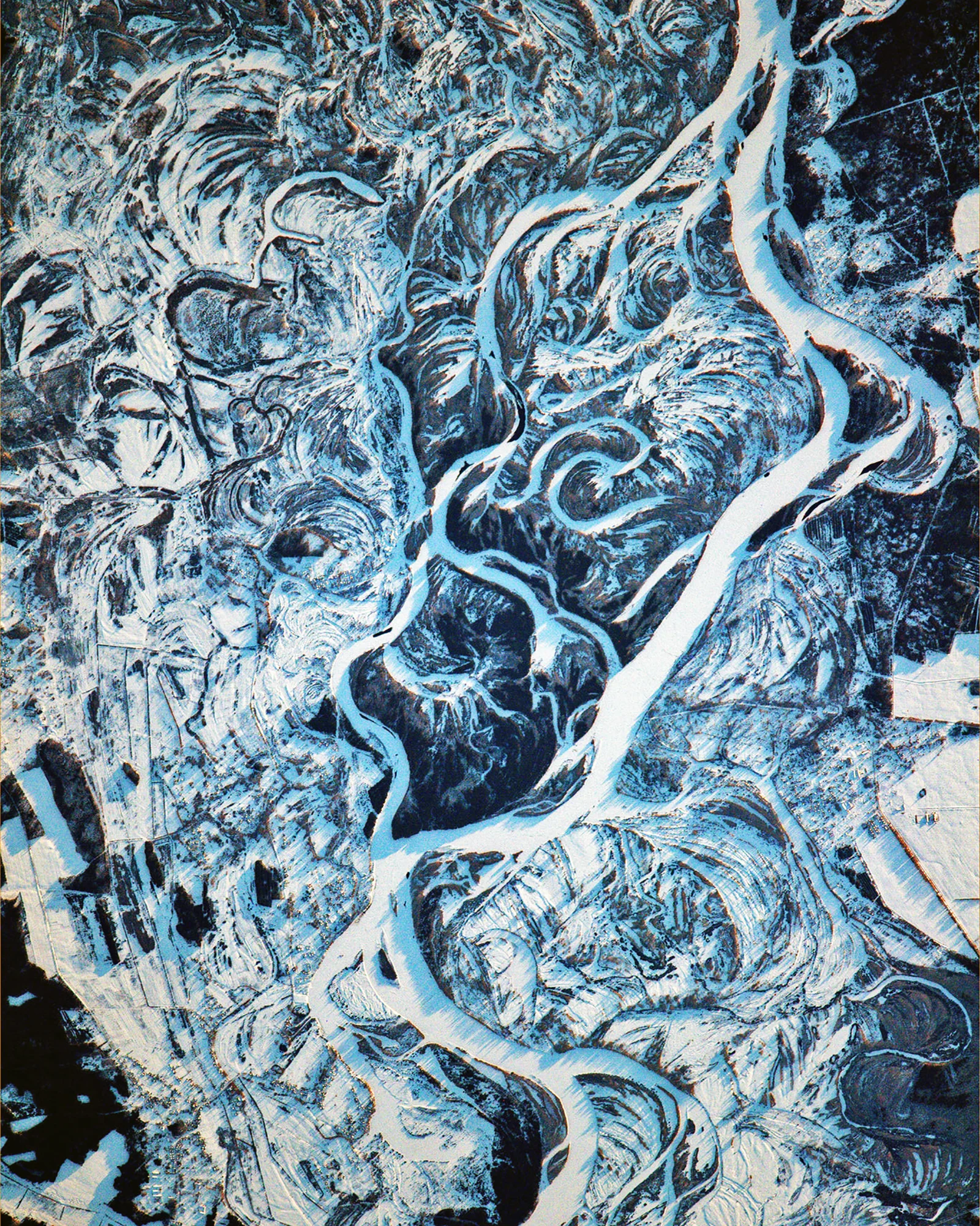 Swirling snow drifts accent the terrain surrounding the Dnieper River, which flows for roughly 1,400 miles (2,200 km) from Russia to the Black Sea. The Dnieper is the longest river in the Ukraine and Belarus, and the fourth-longest river in Europe. This amazing image was captured by European Space Agency astronaut Thomas Pesquet while aboard the International Space Station in February 2017. 51°11'35.0"N, 30°31'25.8"E Source imagery: NASA - National Aeronautics and Space Administration