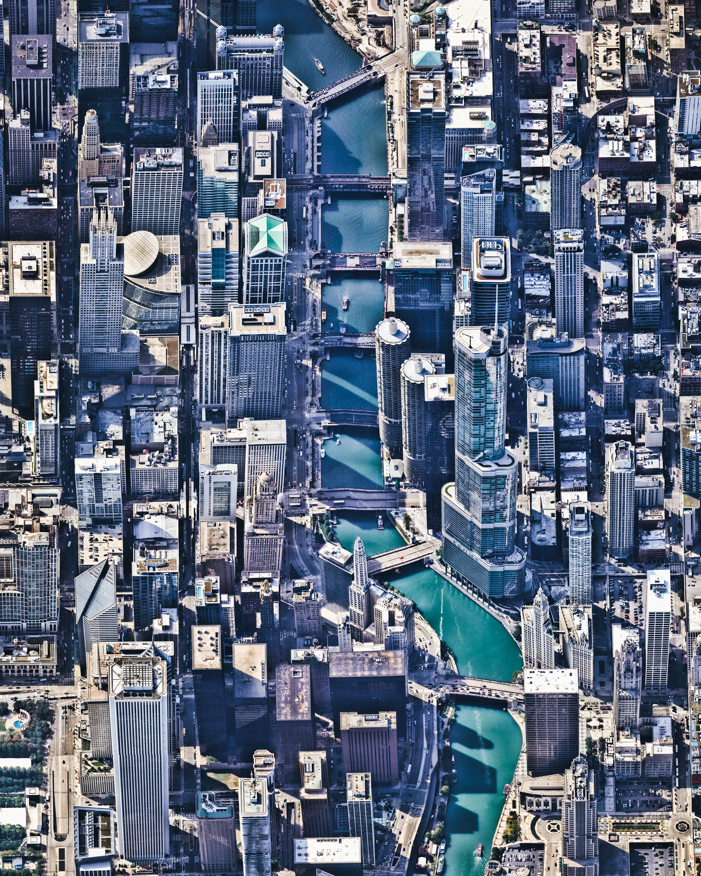 With just a few days left in 2018, we're looking back at some of the most popular Overviews we created this year, and this low-angle shot of Chicago, Illinois, was definitely a fan favorite! Chicago is the third most populous city in the United States, with more than 2.7 million residents. This Overview shows the Chicago River flowing through the city center, dividing The Loop (left) and Near North Side (right) communities. Stay tuned for more great 2018 Overviews in the coming days! 41°50'13.0"N, 87°41'05.0"W Source imagery: Nearmap