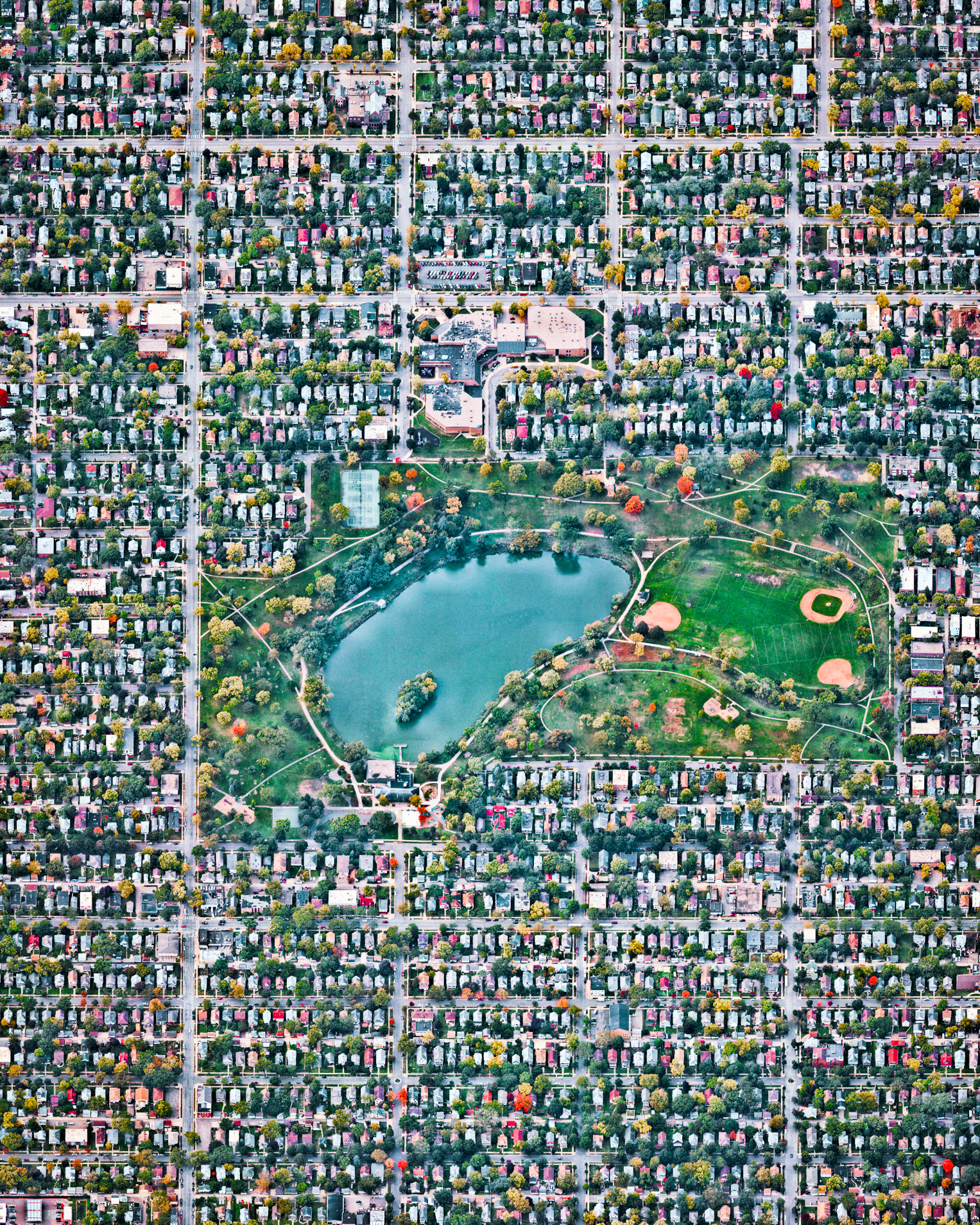 Powderhorn Park is a residential neighborhood of Minneapolis, Minnesota, consisting mostly of single-family homes, duplexes and some low-rise apartment buildings. The community's eponymous park system and lake — shown at the center of this Overview — hosts local sporting events, community education classes, and ice skating in the winter. 44°56'34.6"N, 93°15'24.9"W Source imagery: Nearmap