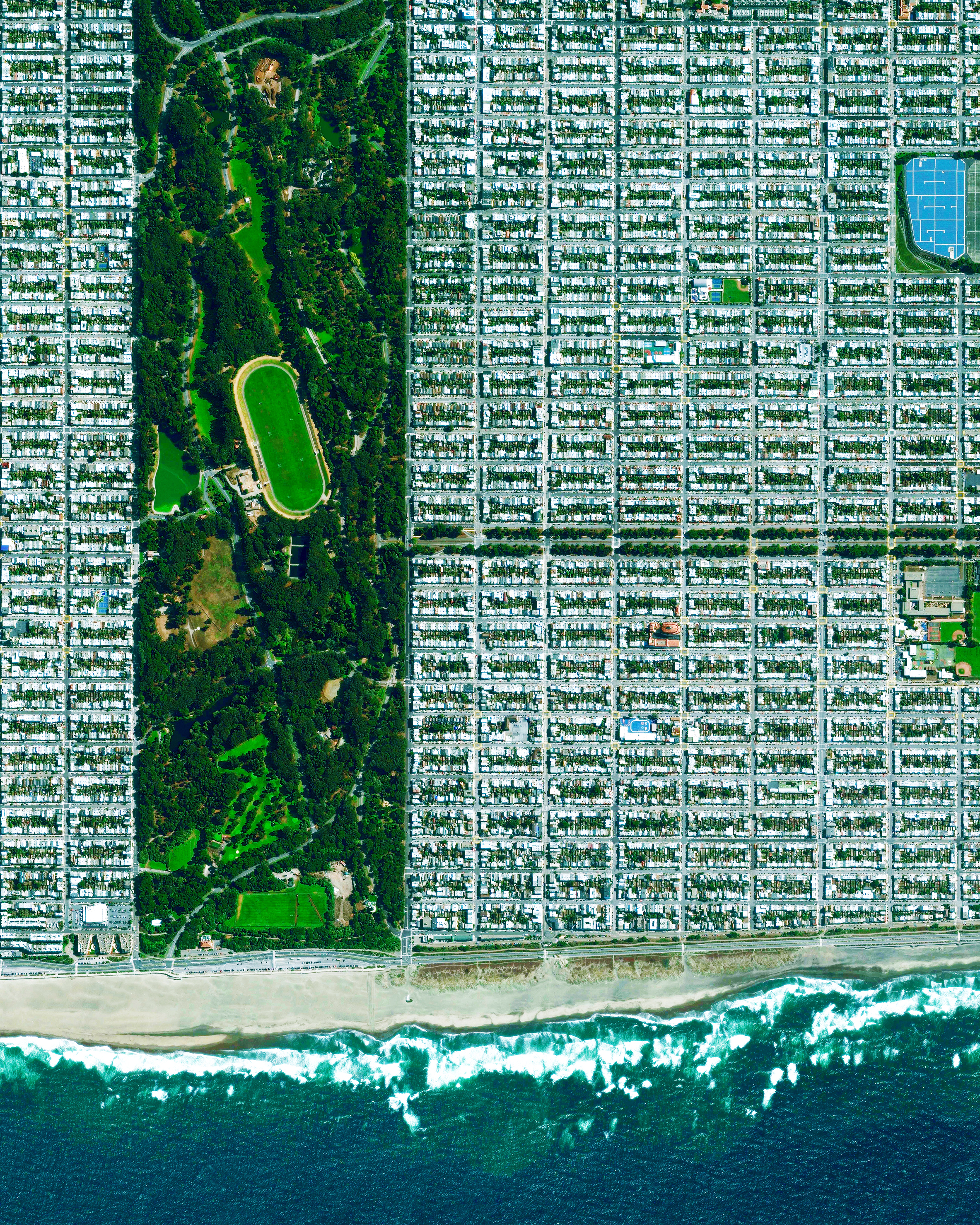 This Overview captures the Sunset District — the largest and most populous neighborhood in San Francisco, California. Bordered by Golden Gate Park on its northern side, the district is home to more than 85,000 people. Sunset is often referred to as “The Avenues” because it is spanned by numbered north-south thoroughfares. 37°45'00.0"N 122°29'24.0"W Source imagery: Maxar Technologies
