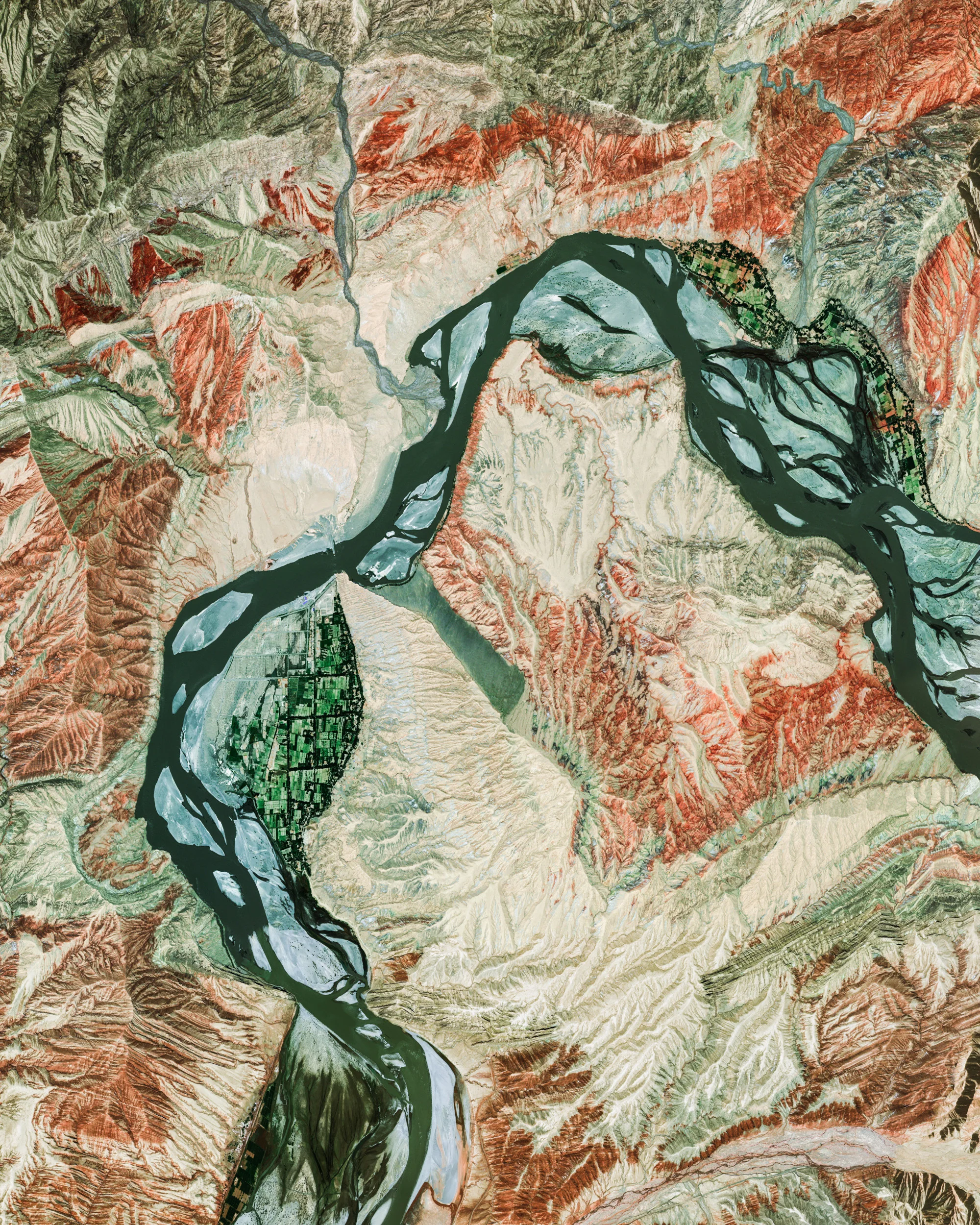 The Yarkand River flows through Shache County in China's Xinjiang Uyghur Autonomous Region. For centuries, settlements have relied on the river to produce a fertile oasis at the southern rim of the Taklamakan Desert. Today, irrigated oasis farmland produces cotton, wheat, corn, walnuts and fruit while supporting herds of yak and sheep that graze in surrounding highlands. 37.975600°, 76.845590° Source imagery: Maxar Technologies