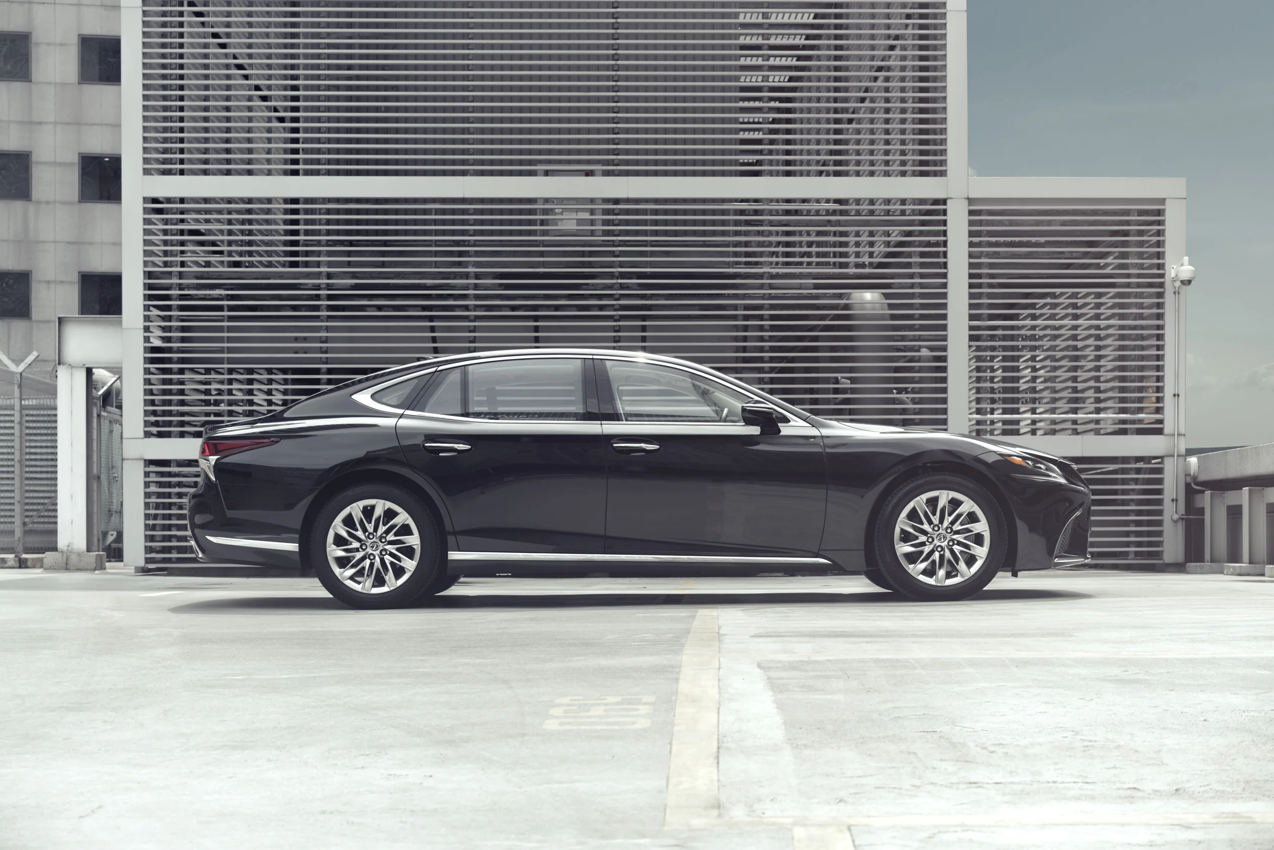 Lexus LS (ericchenrr)_1.jpg