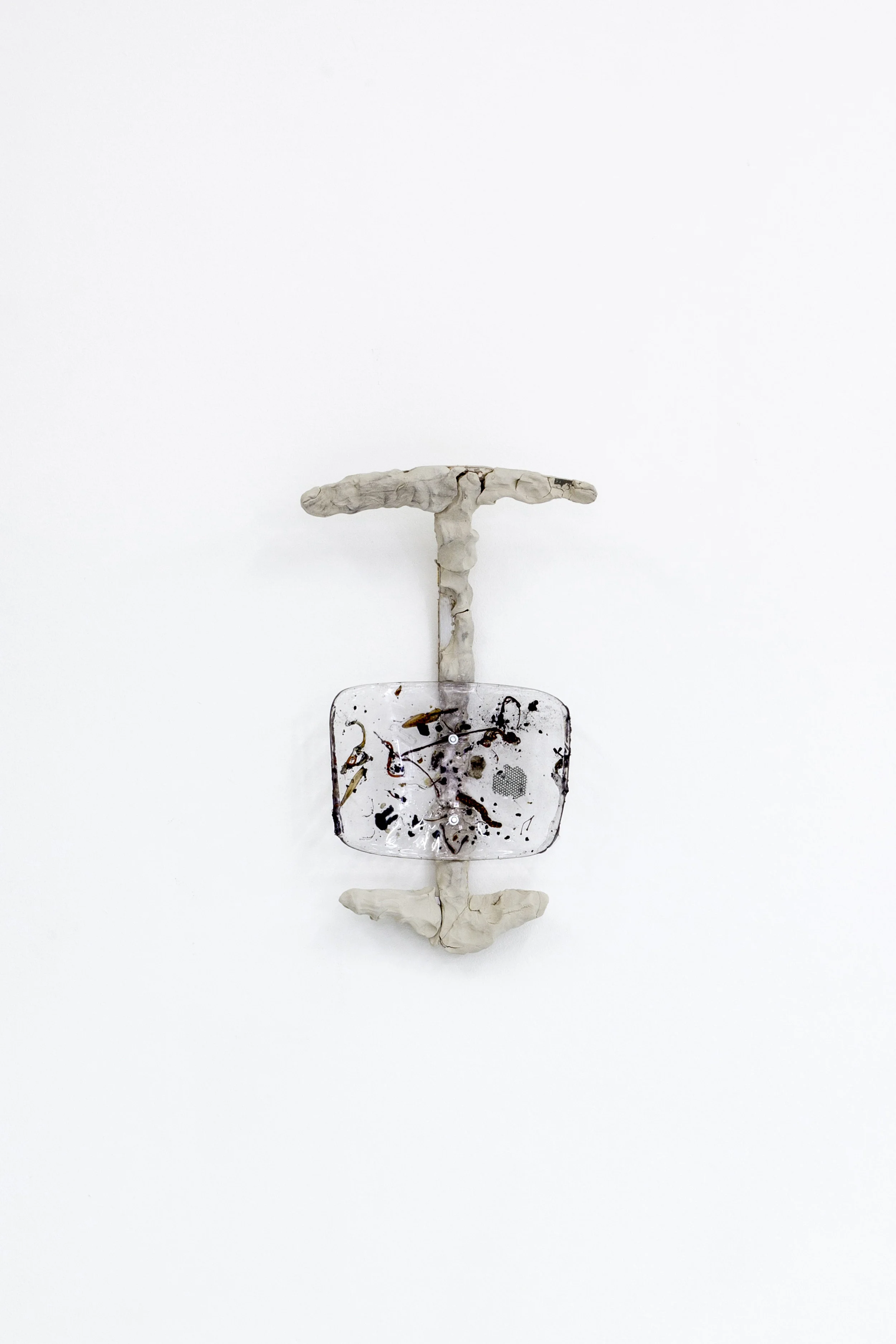 Heavy Stomach, 2018 Aluminium structure, clay, vacuum formed plastic, epoxy resin, found objects