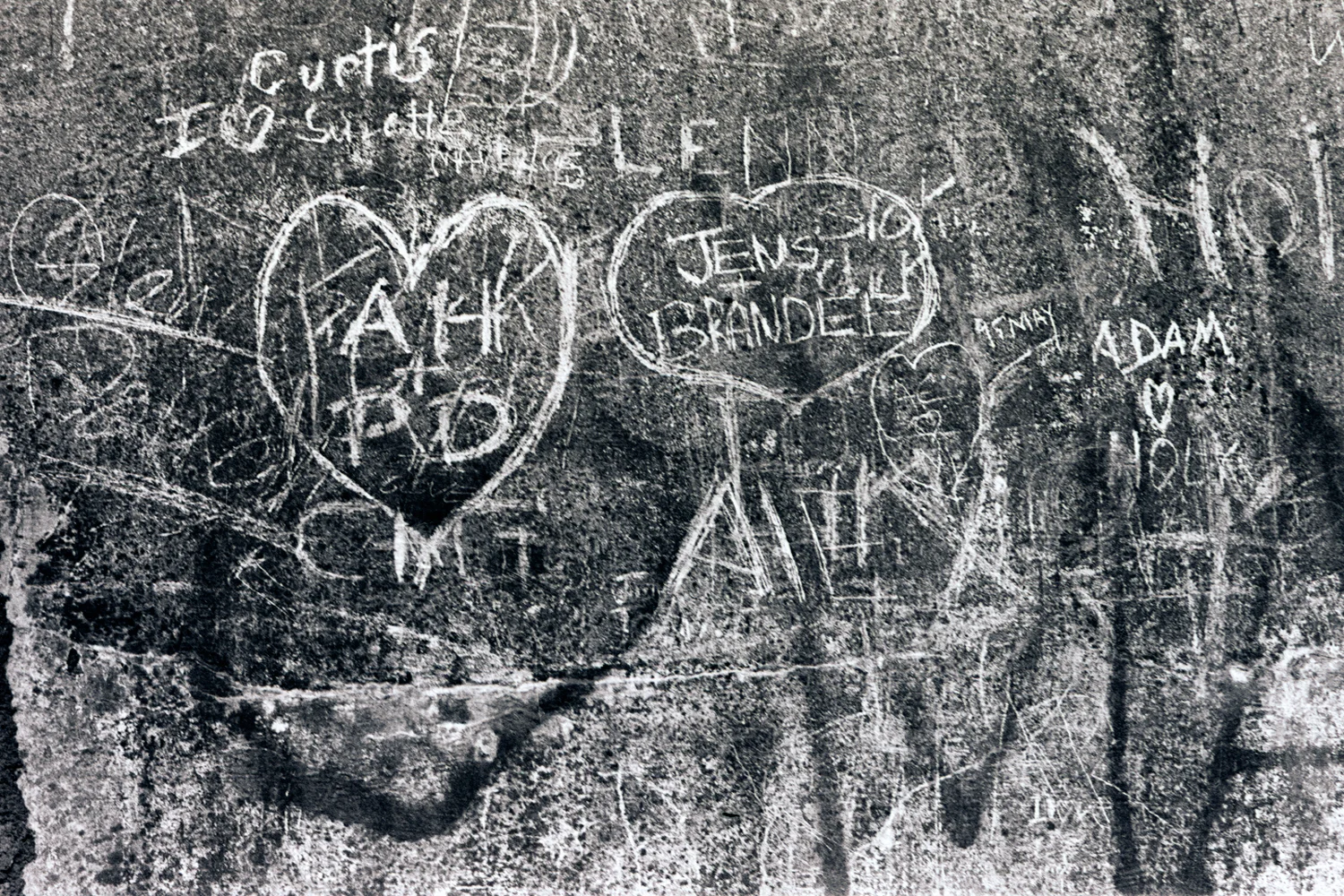 heartbreak-hotel-seawall-grafitti-huebner-1.jpg
