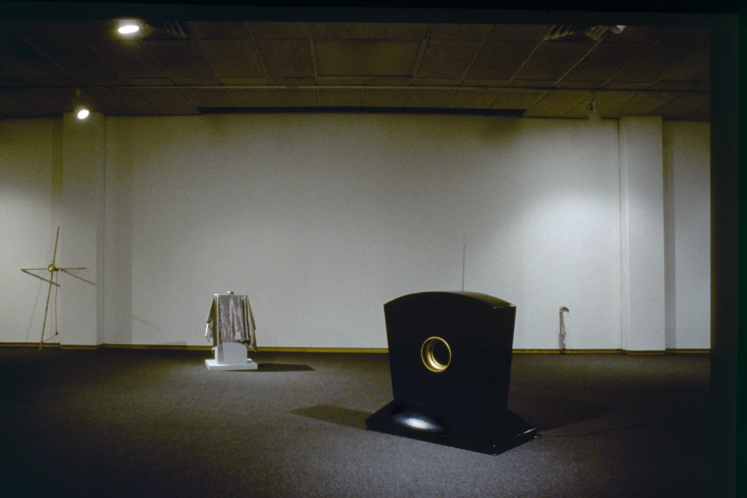 greyhound-series-installation-huebner-5.jpg
