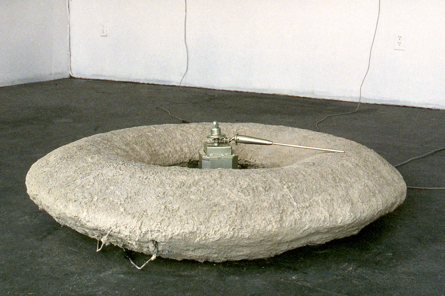 may-circle-be-unbroken-installation-huebner-2.jpg