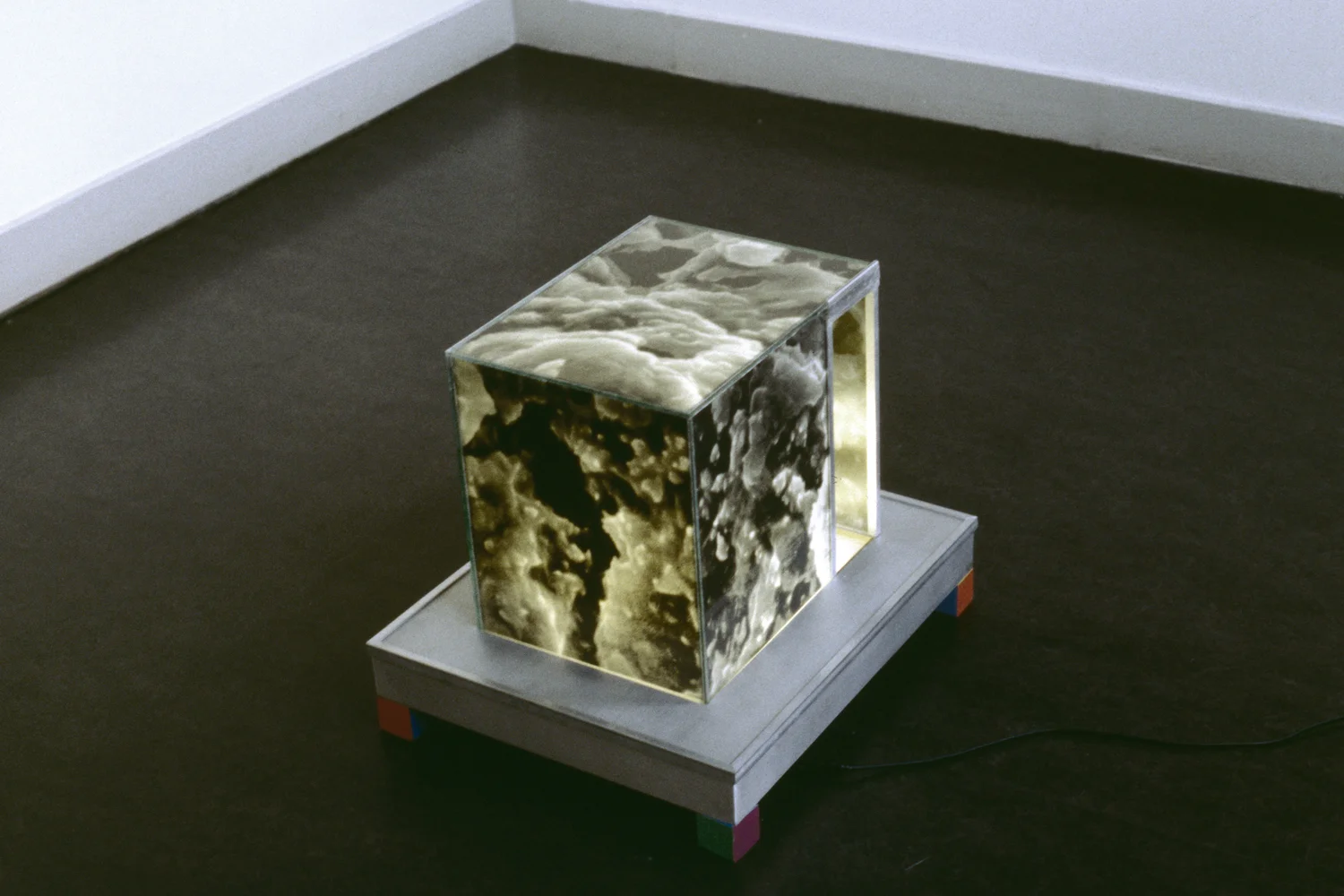 dust-house-installation-huebner-1.jpg